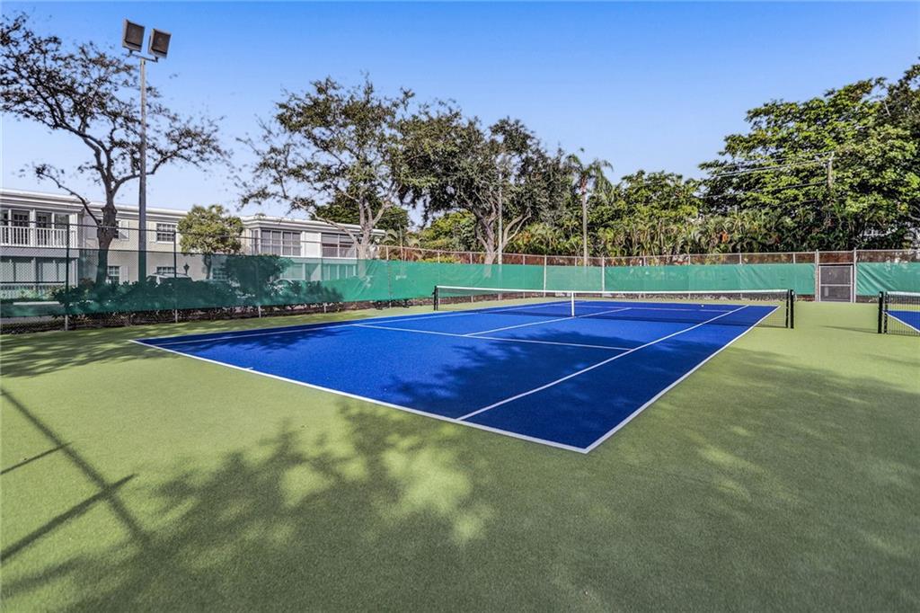BAY COLONY CLUB - Residential