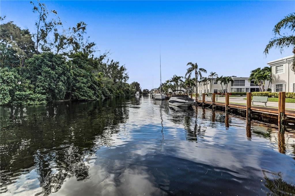 BAY COLONY CLUB - Residential