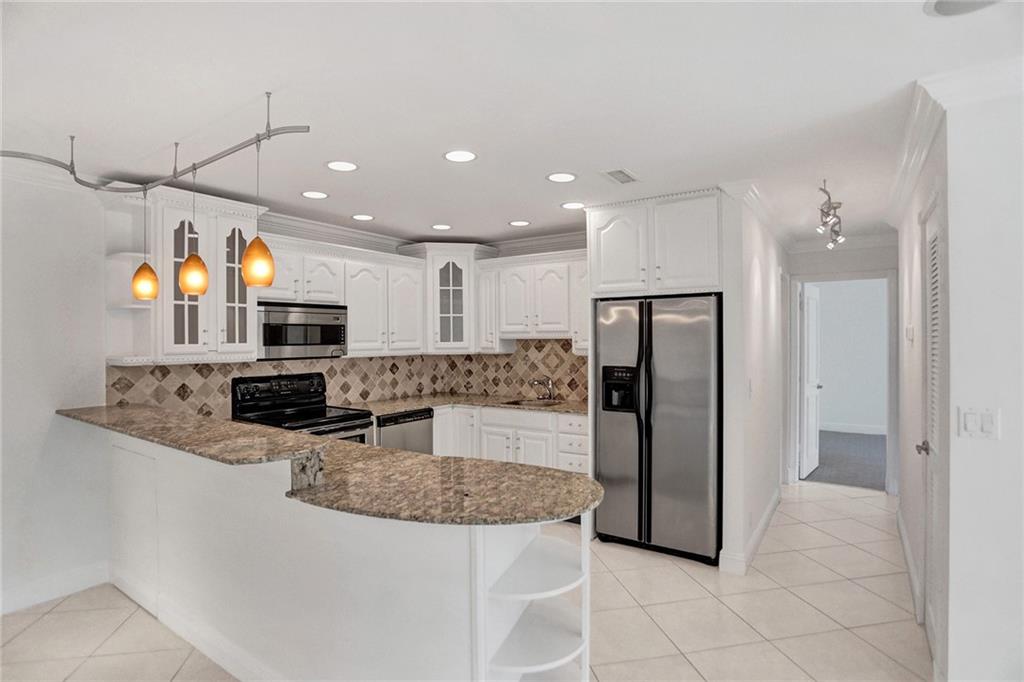 BAY COLONY CLUB - Residential