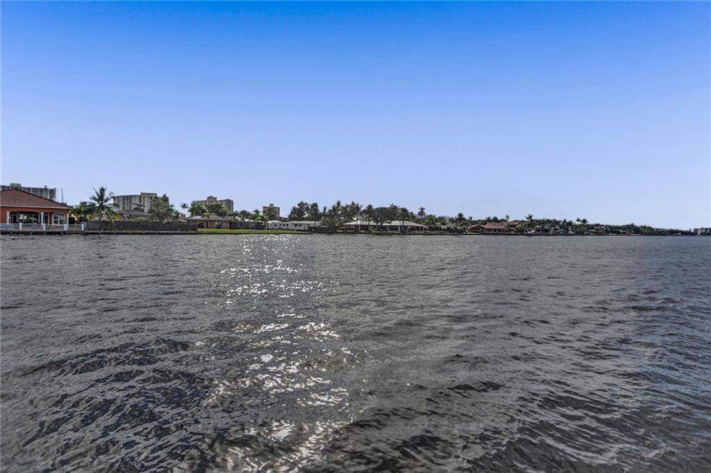 BAY COLONY CLUB - Residential