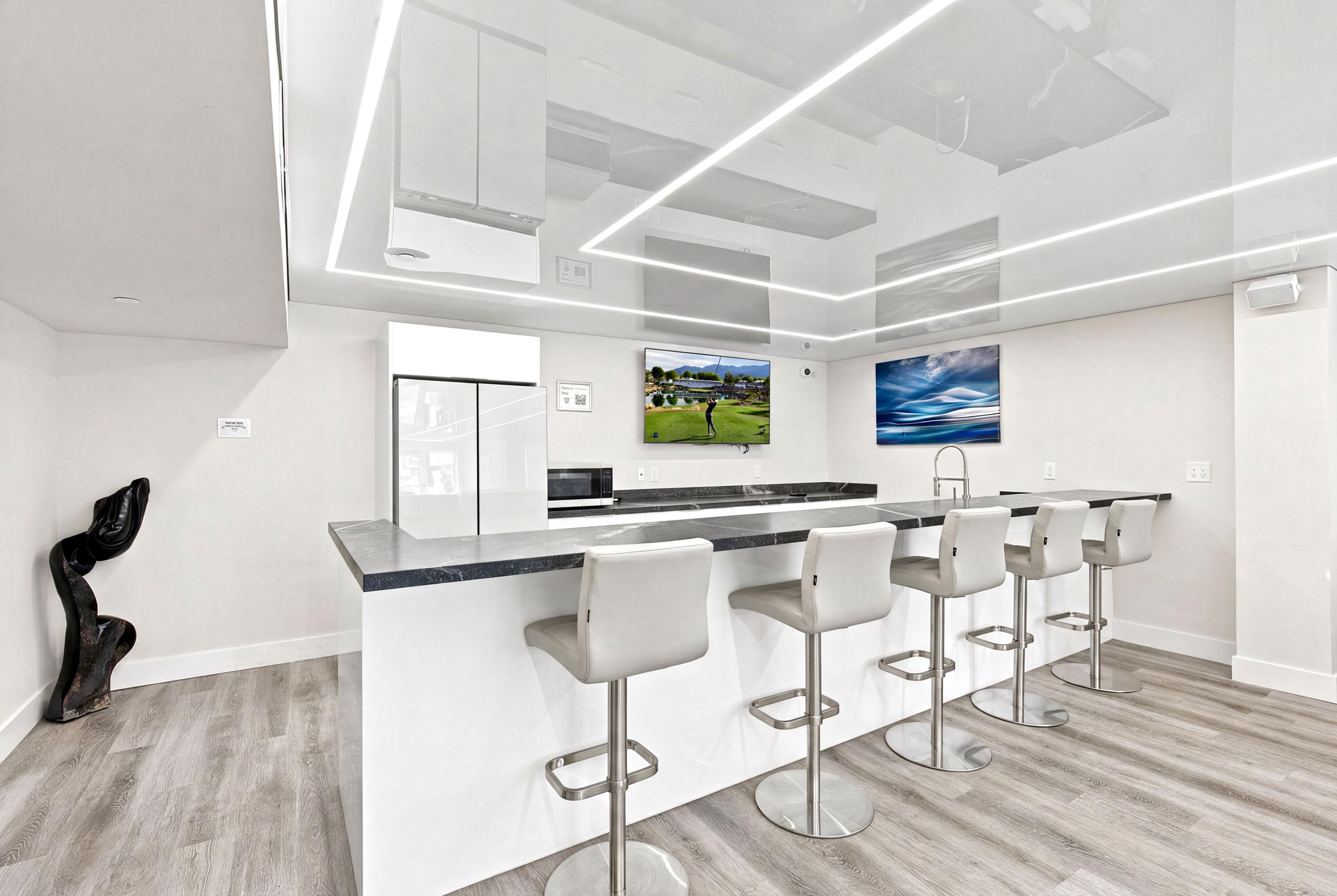 ESSEX TOWER CONDO - Residential