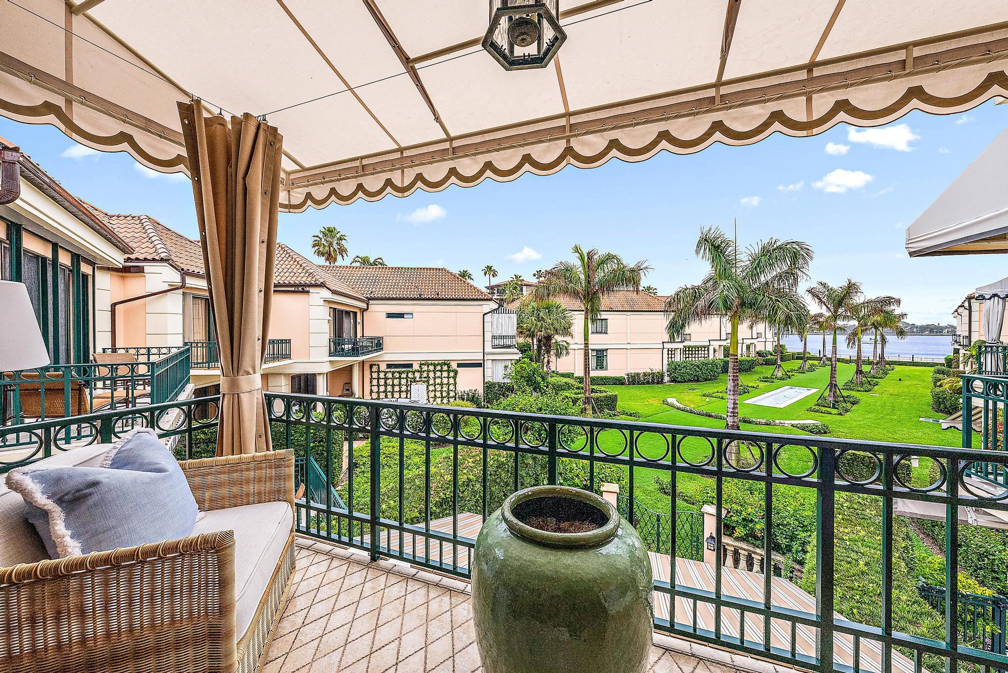 VILLA PLATI TOWNHOMES - Residential