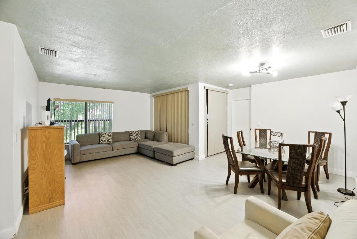 APPLEWOOD VILLAGE 4 - Residential
