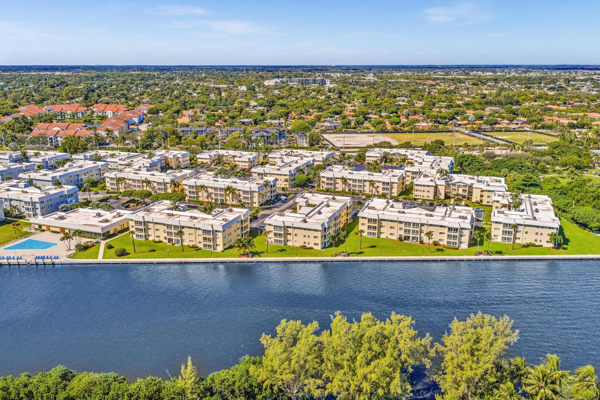 COLONIAL CLUB CONDO SEC 2 - Residential