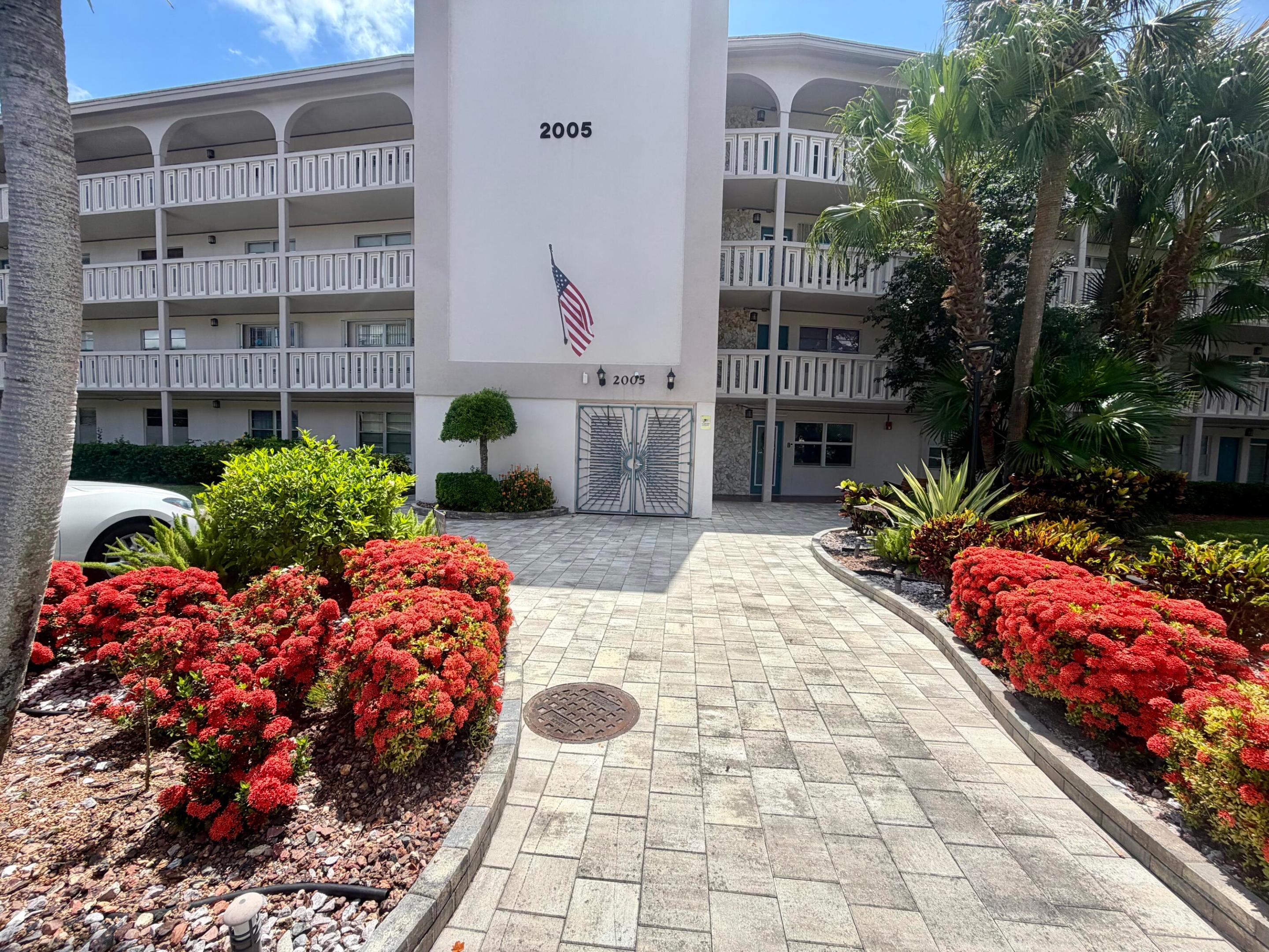 GRANADA VILLAGE B CONDO - Residential