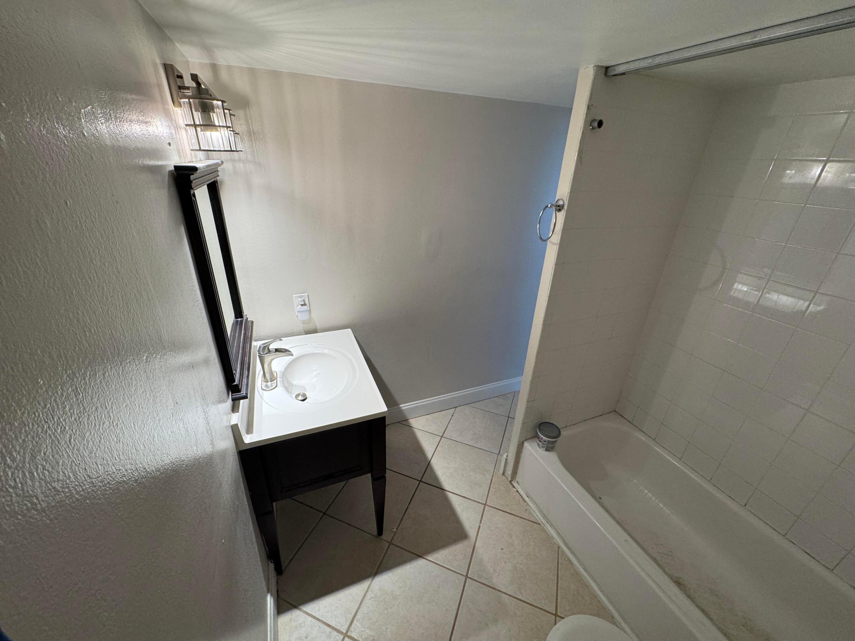 LORI-LYNN CONDO - Residential