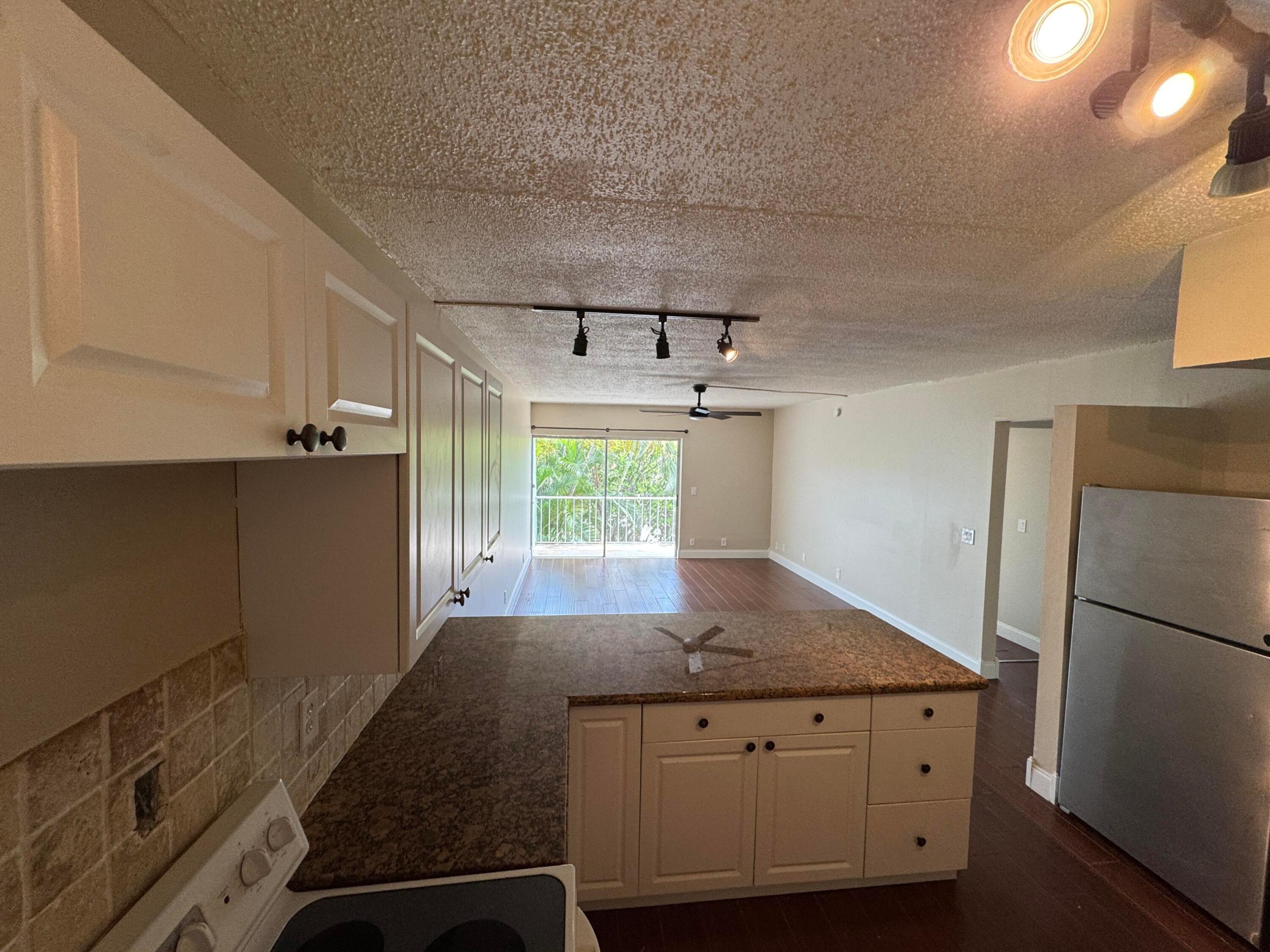 LORI-LYNN CONDO - Residential