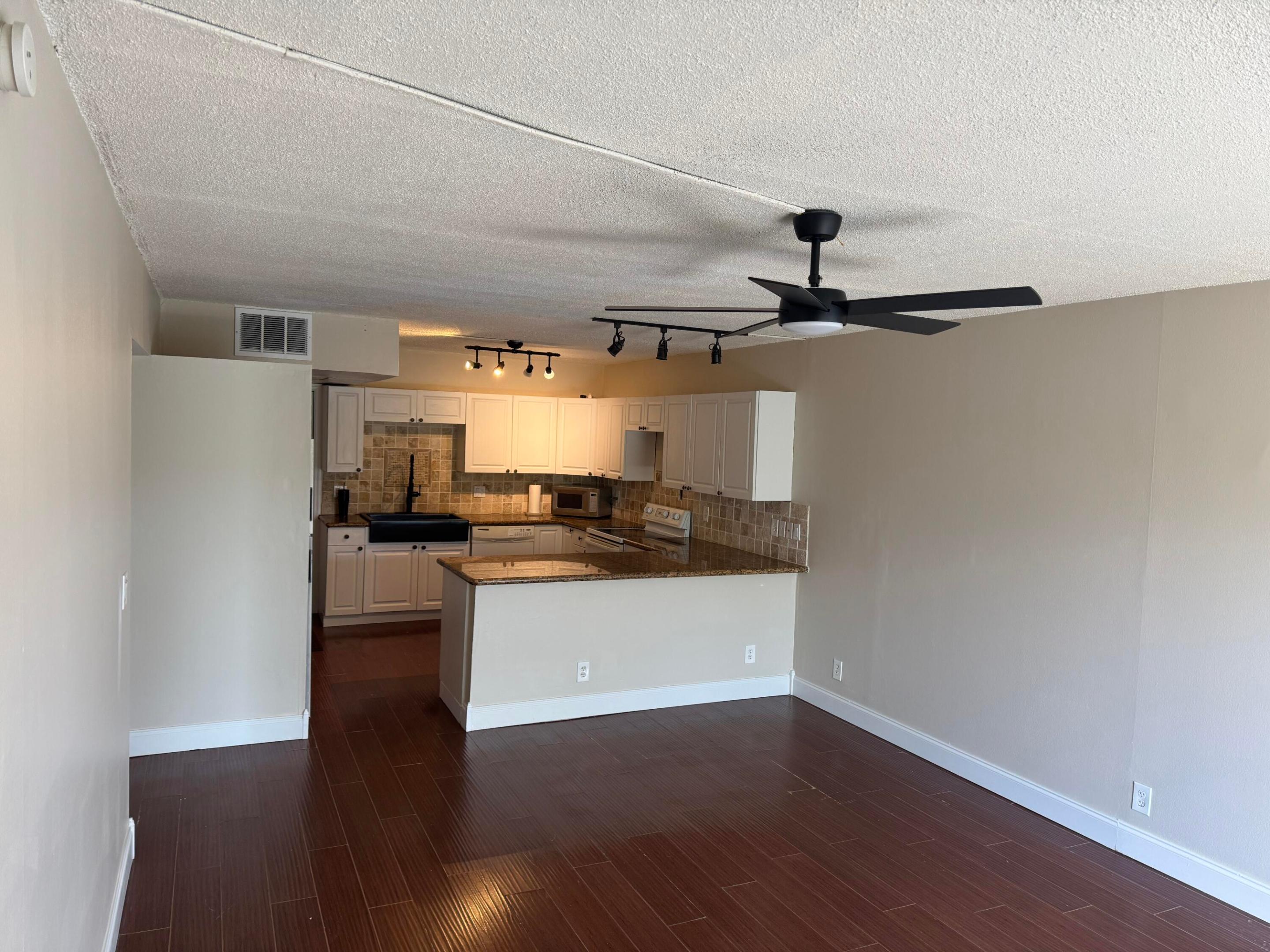 LORI-LYNN CONDO - Residential