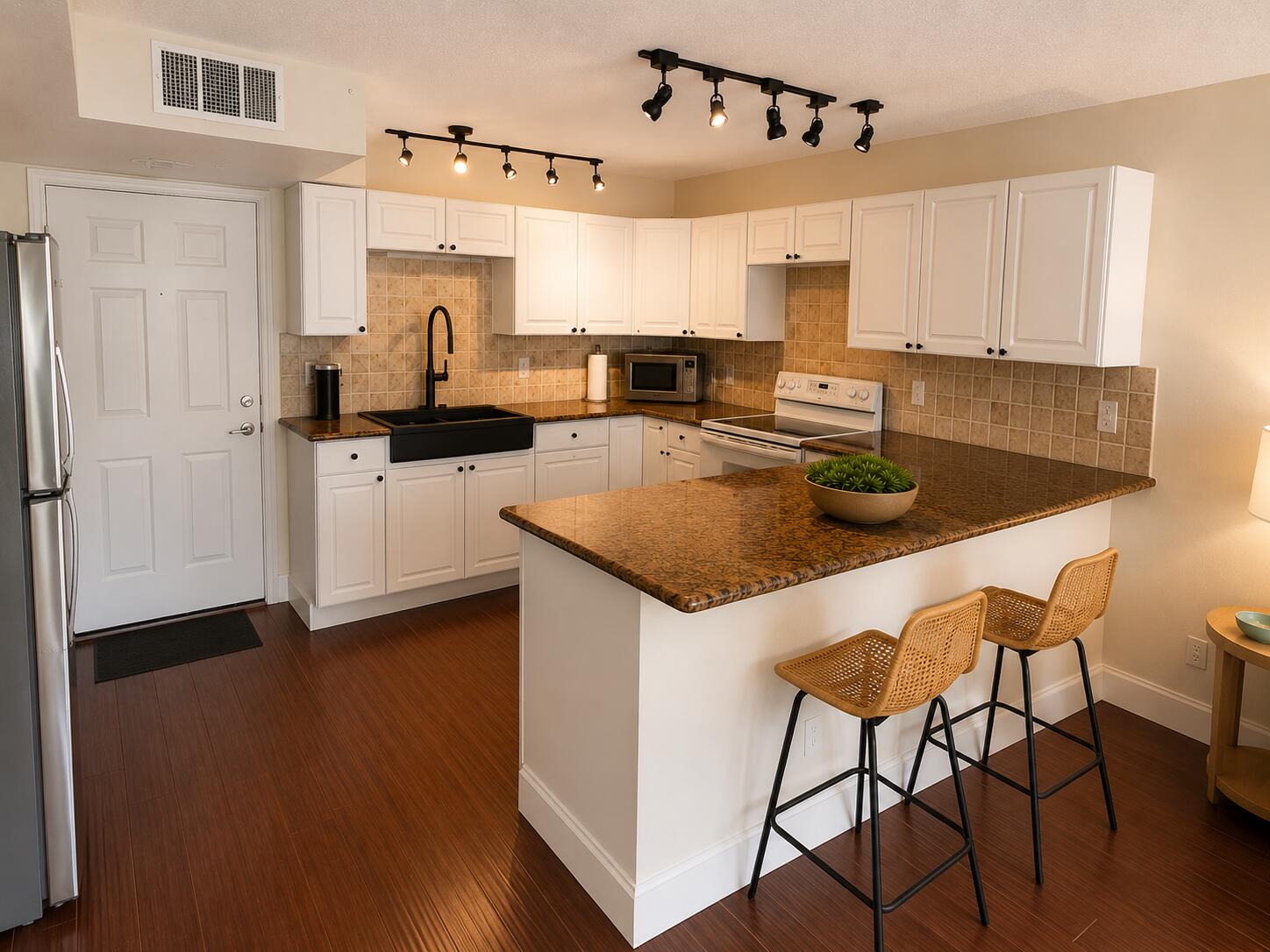 LORI-LYNN CONDO - Residential