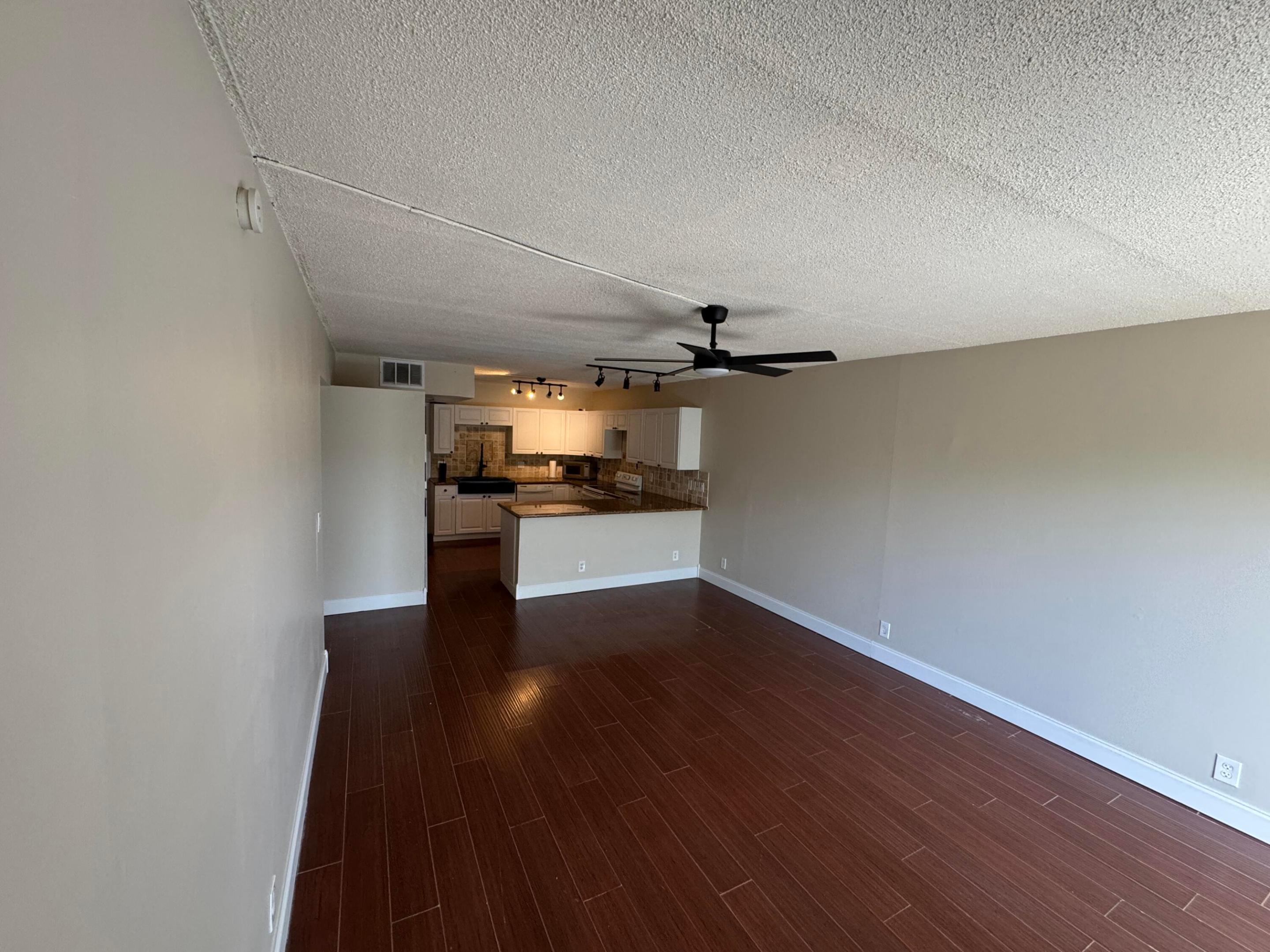 LORI-LYNN CONDO - Residential
