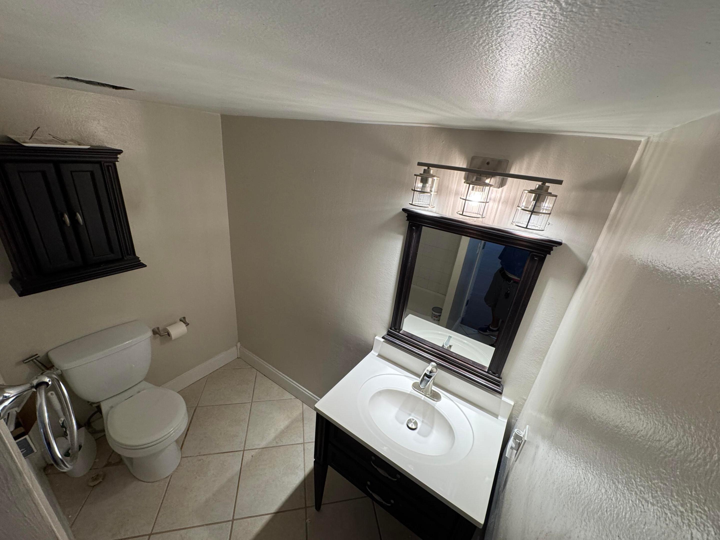 LORI-LYNN CONDO - Residential