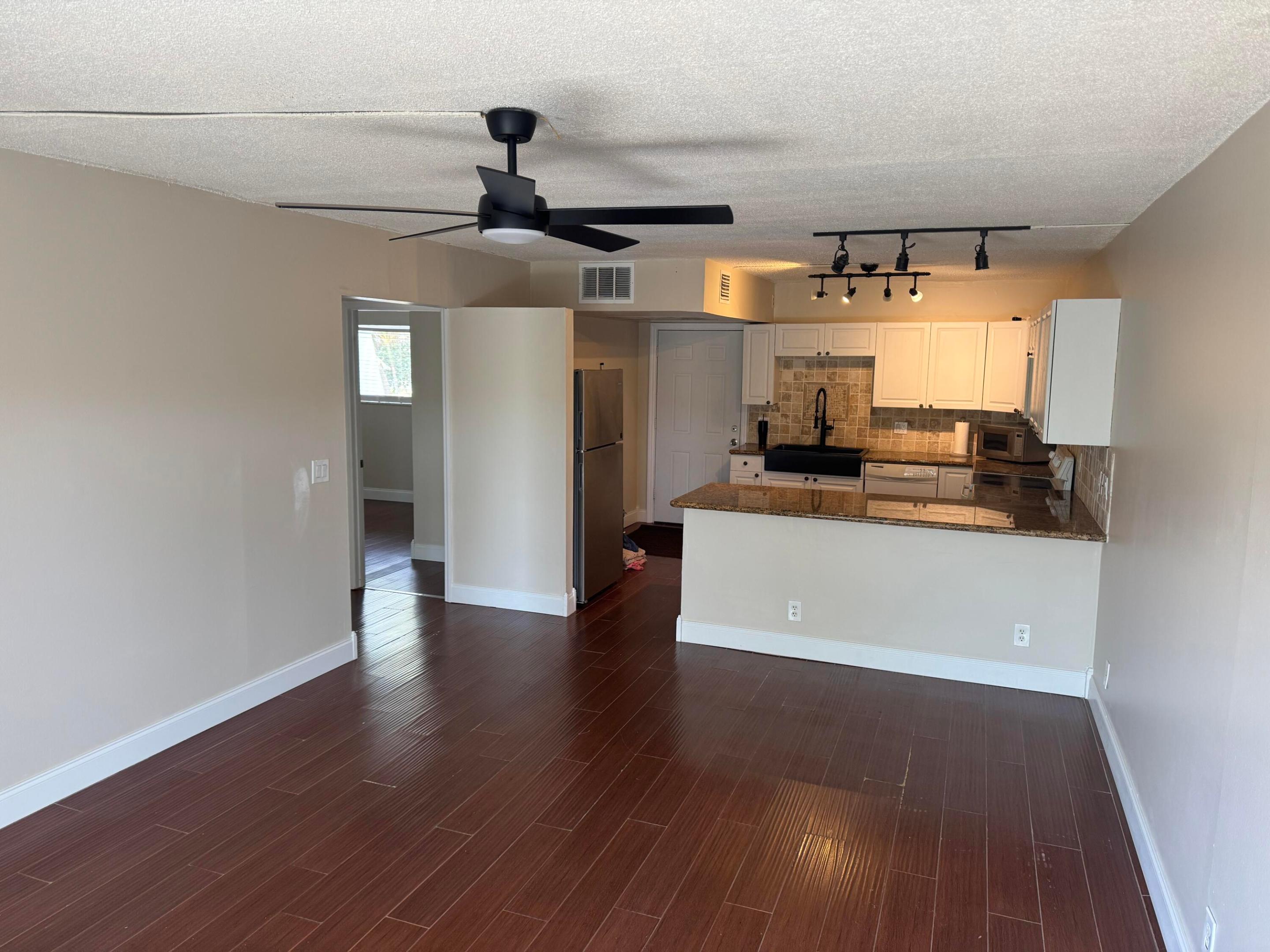 LORI-LYNN CONDO - Residential