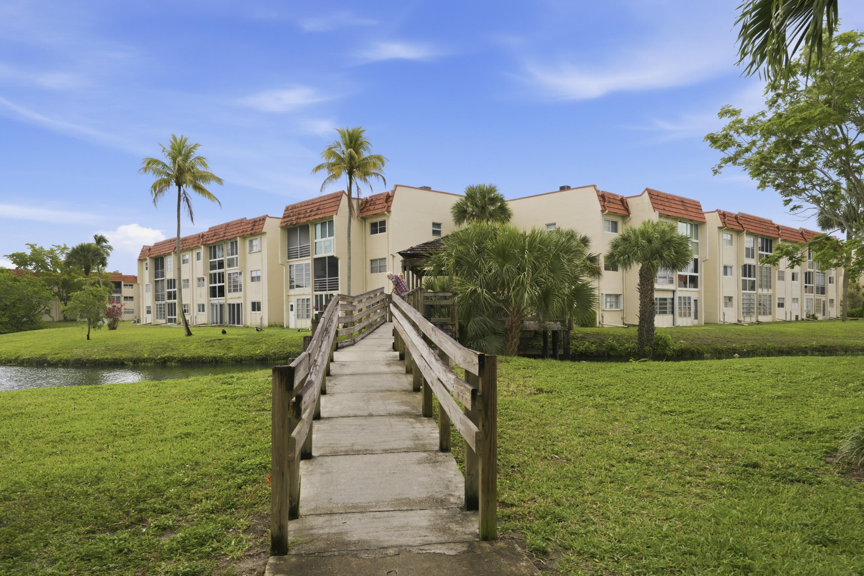SUNRISE LAKES 3 CONDO - Residential