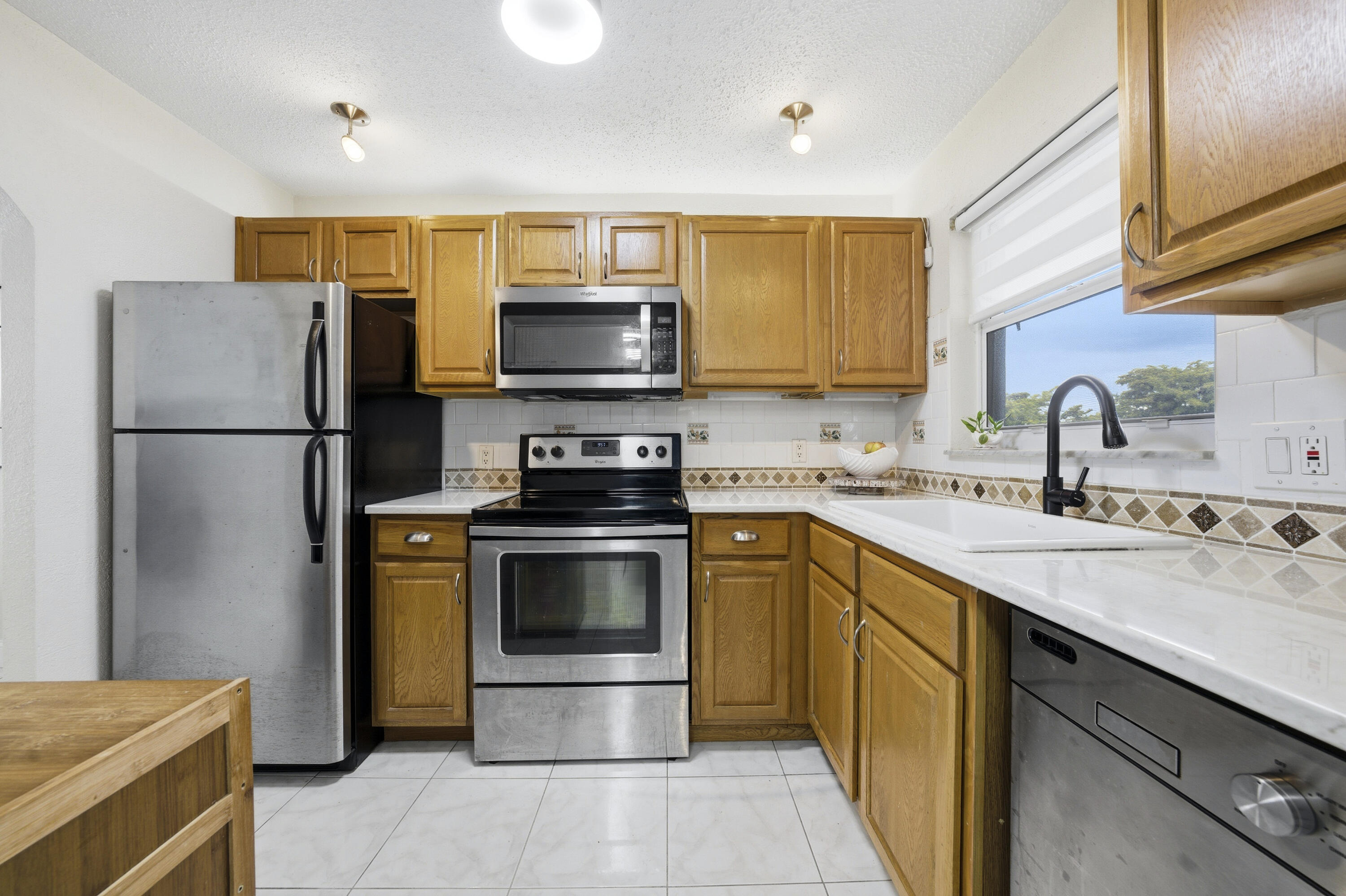 SUNRISE LAKES 3 CONDO - Residential
