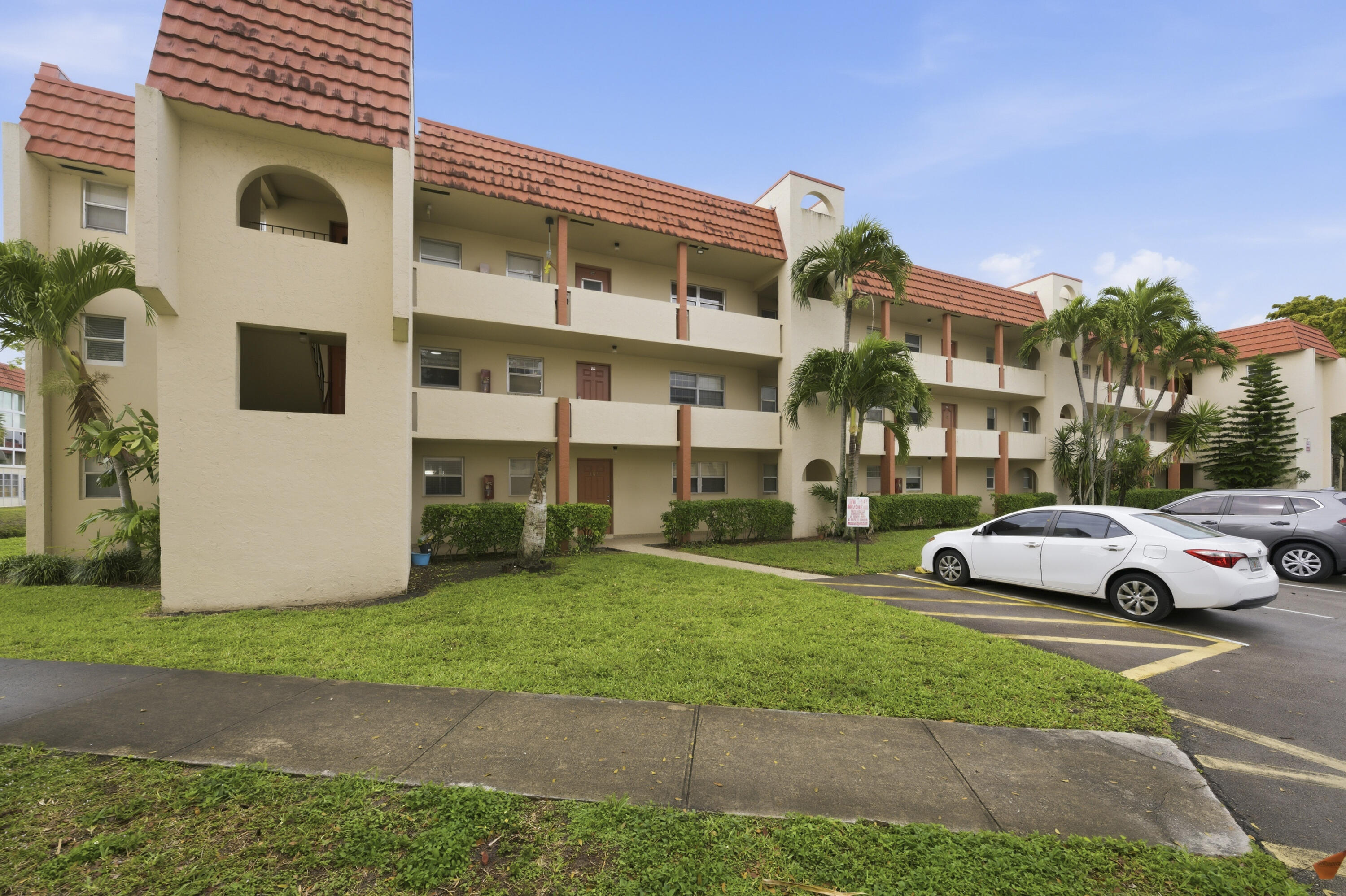 SUNRISE LAKES 3 CONDO - Residential