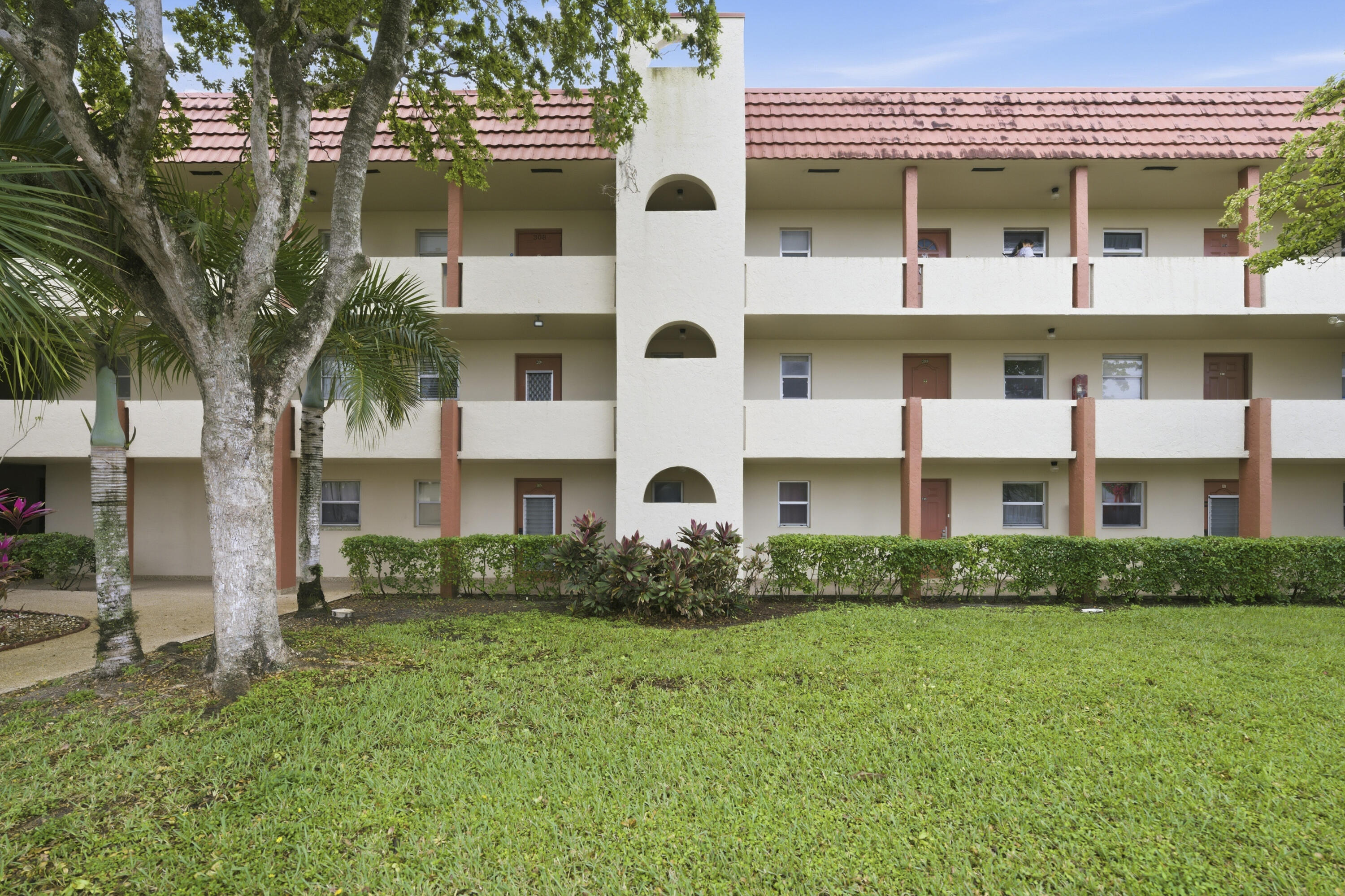SUNRISE LAKES 3 CONDO - Residential