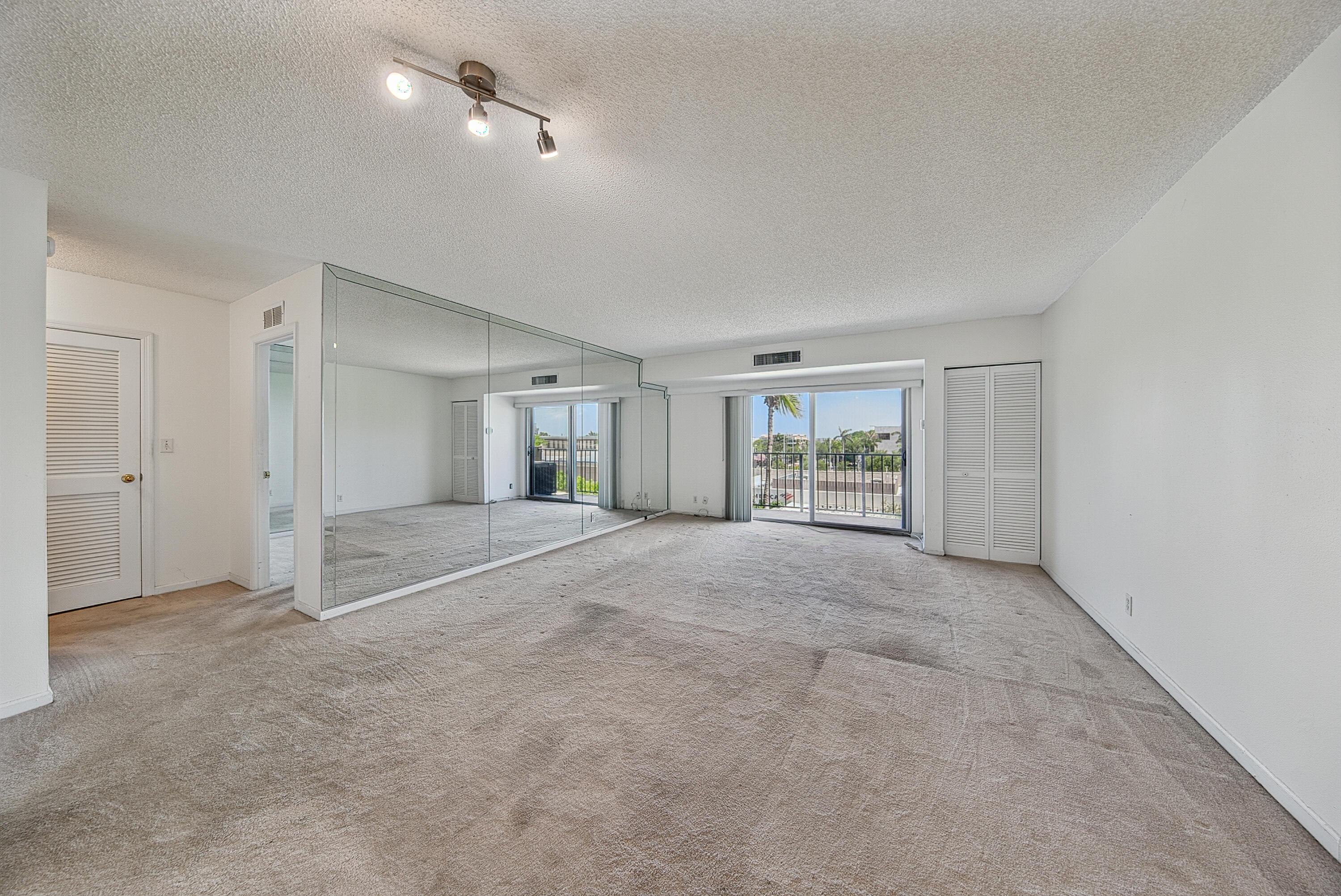 RUNAWAY BAY CONDO - Residential