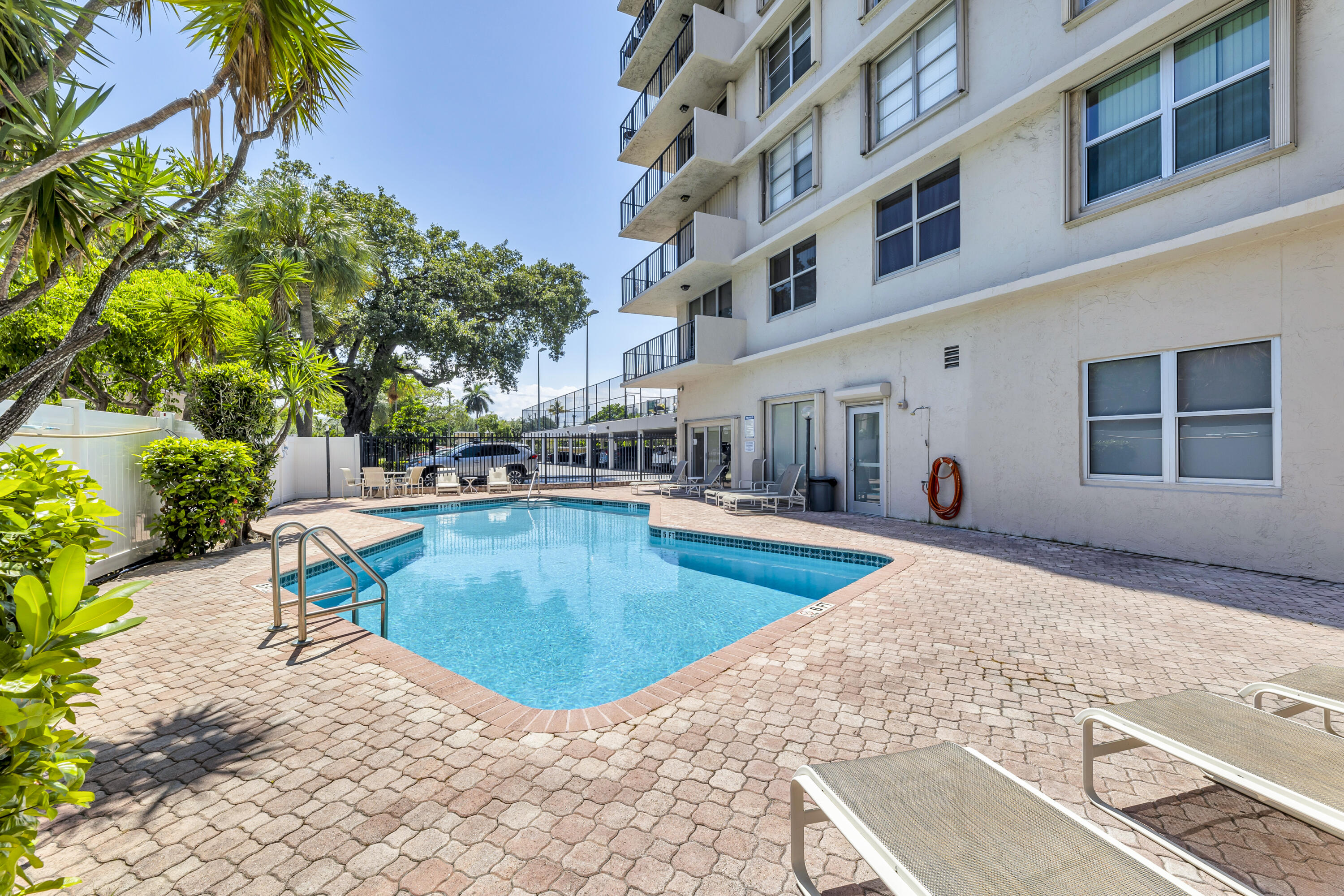 RUNAWAY BAY CONDO - Residential