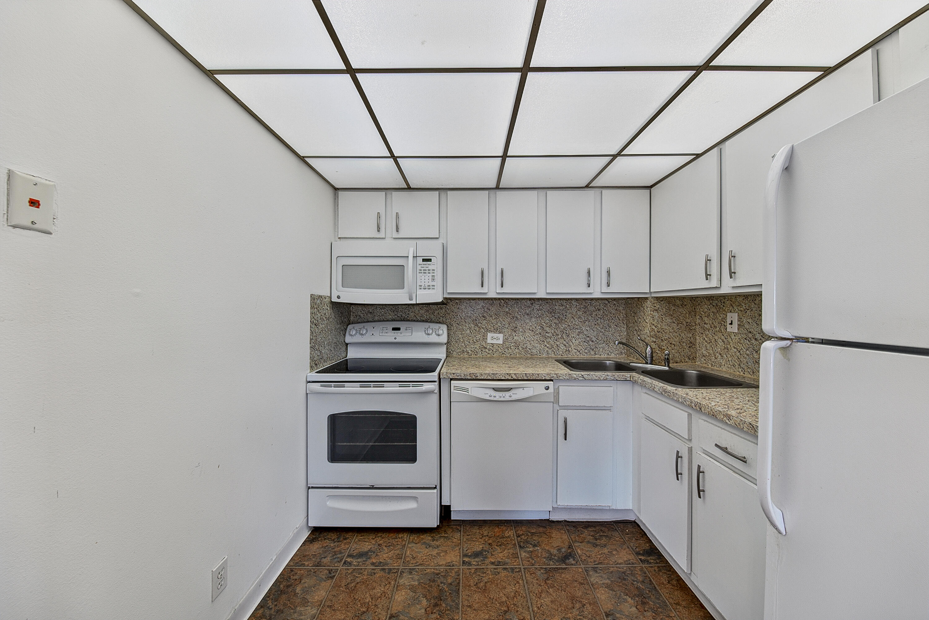 RUNAWAY BAY CONDO - Residential