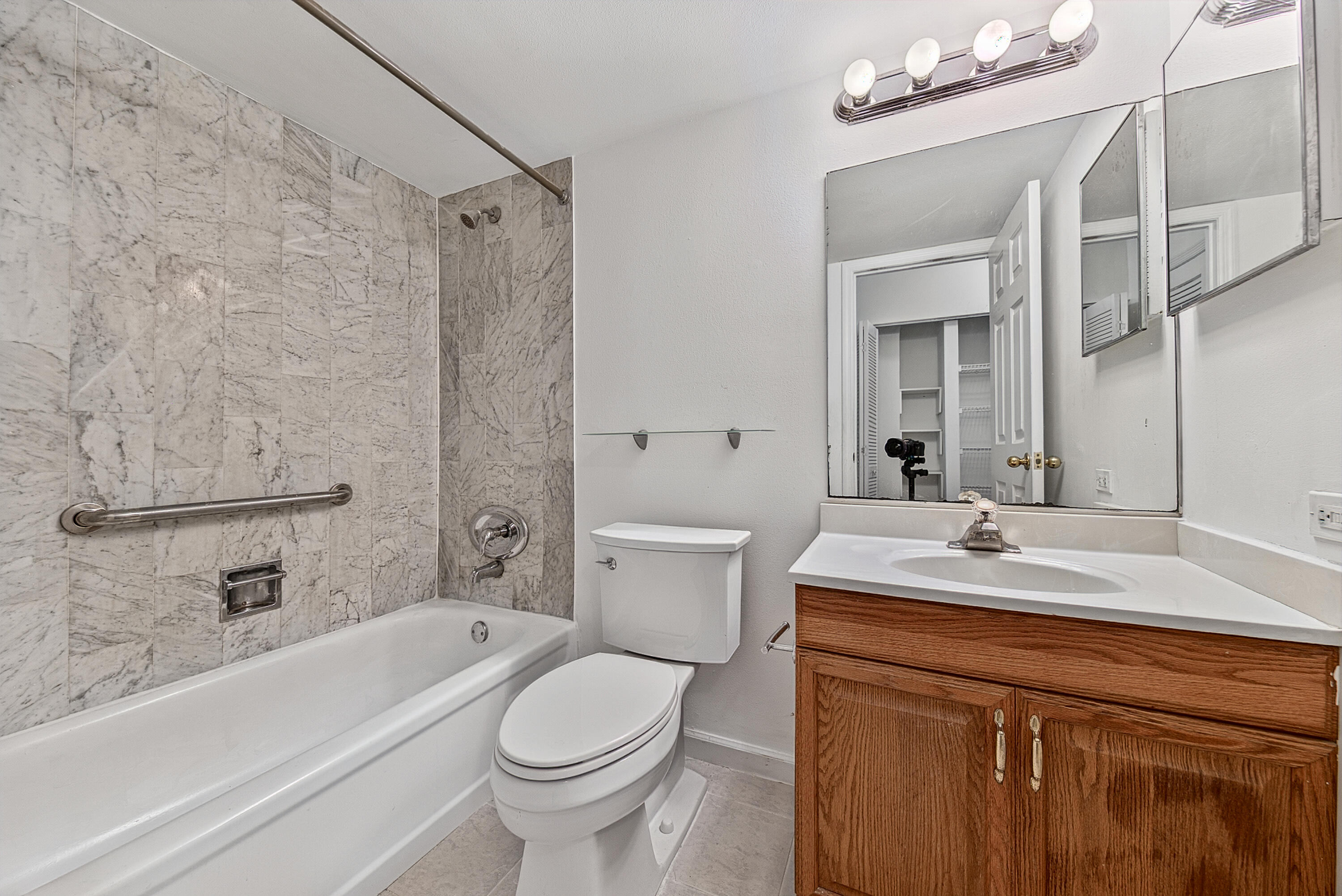 RUNAWAY BAY CONDO - Residential
