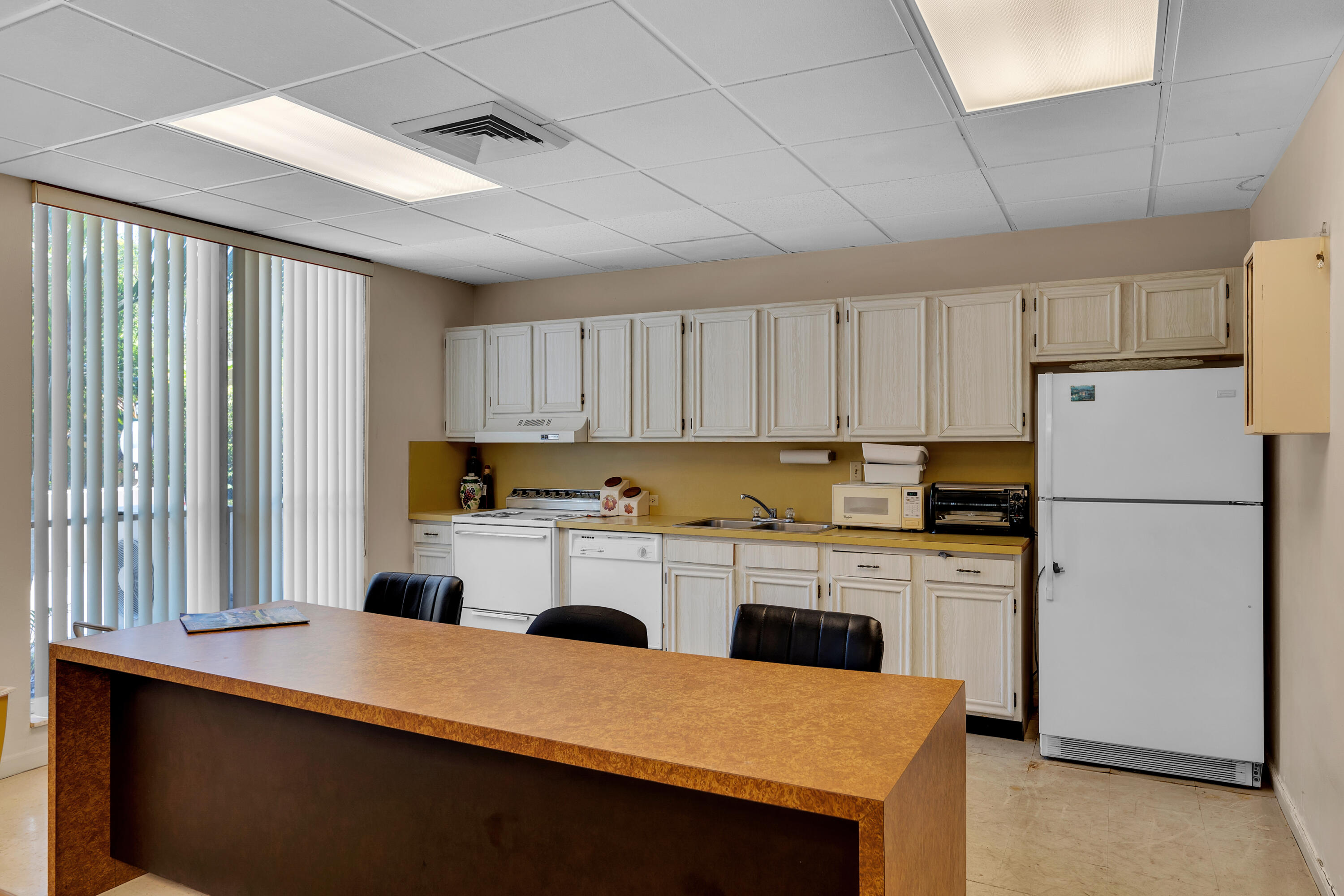 RUNAWAY BAY CONDO - Residential