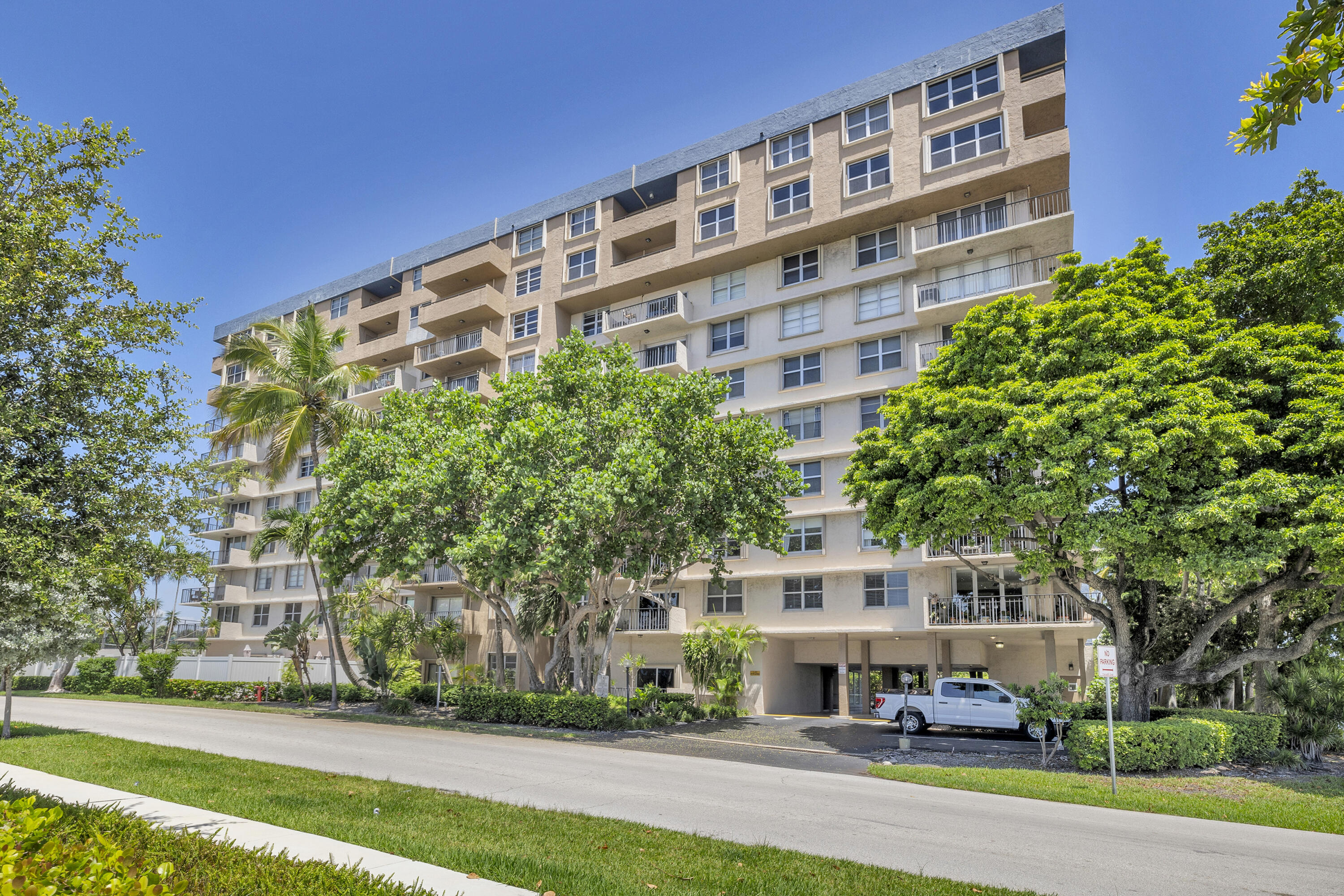 RUNAWAY BAY CONDO - Residential