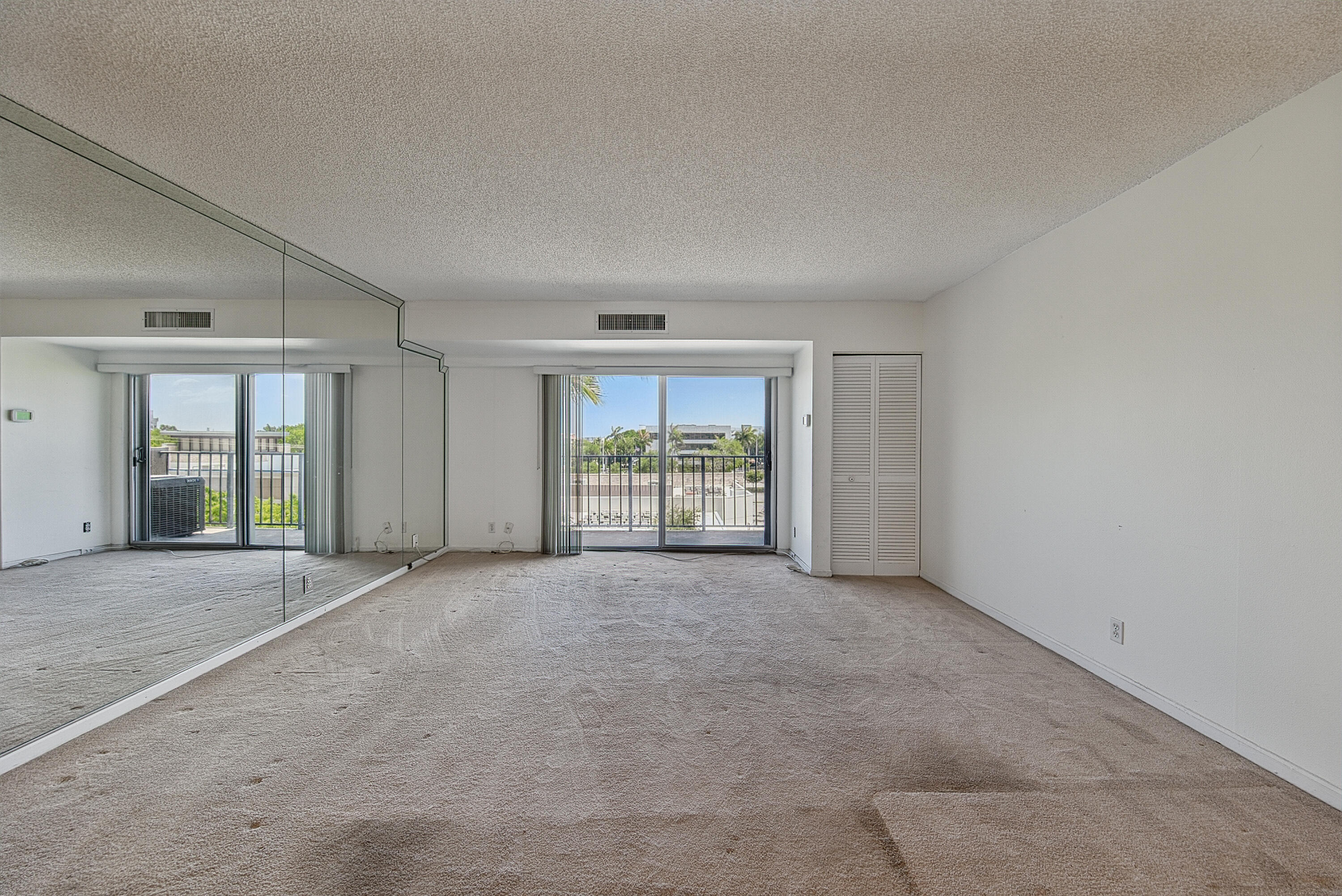 RUNAWAY BAY CONDO - Residential