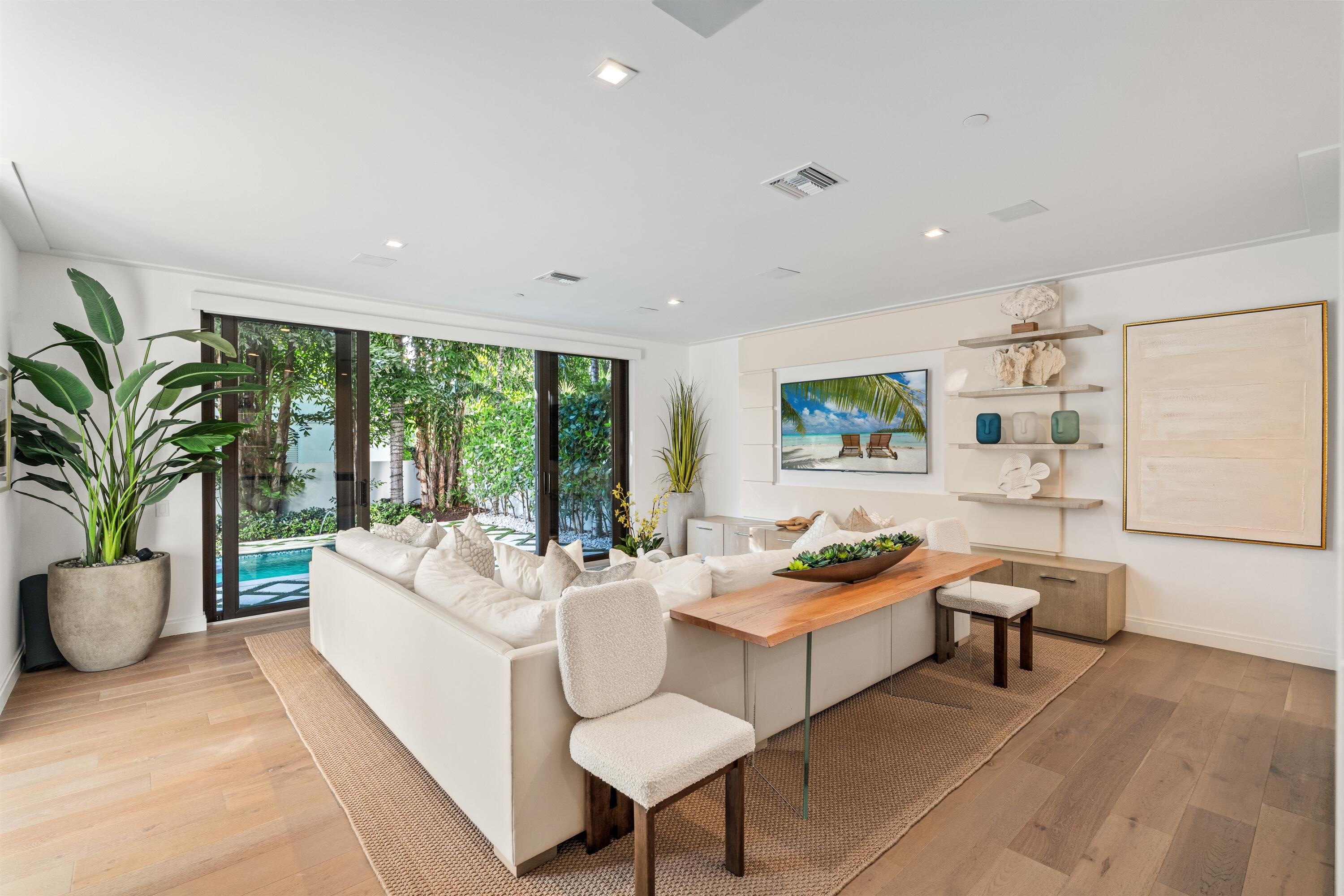 150 OCEANSIDE - Residential