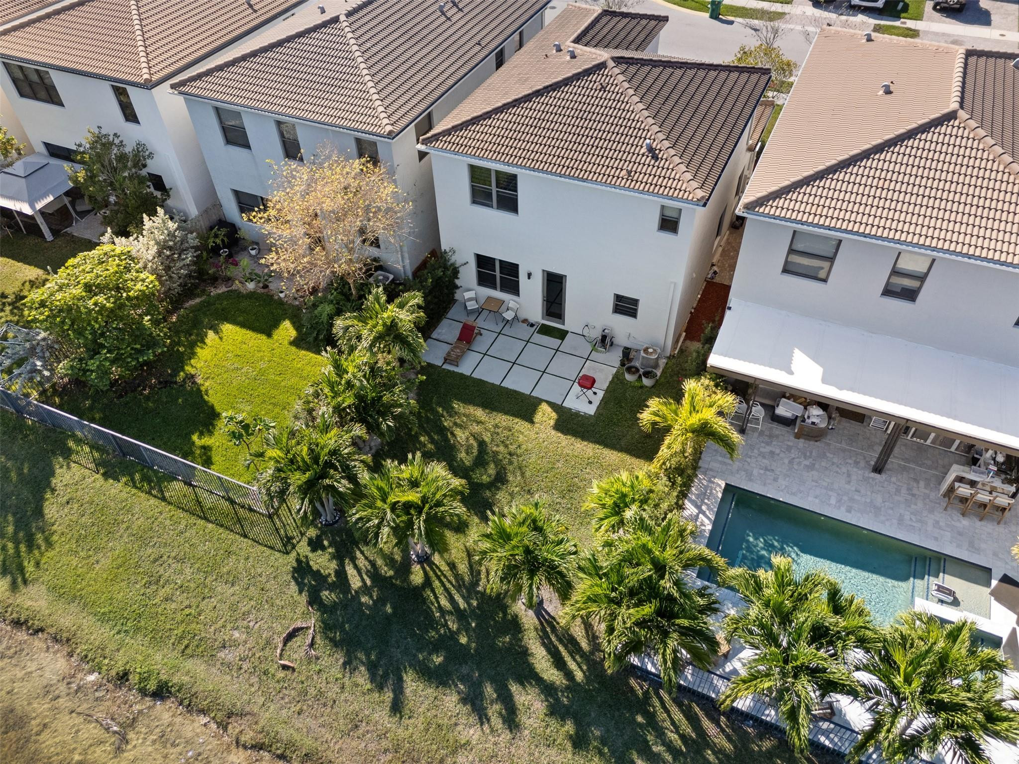 CHAMPION LAKES - Residential