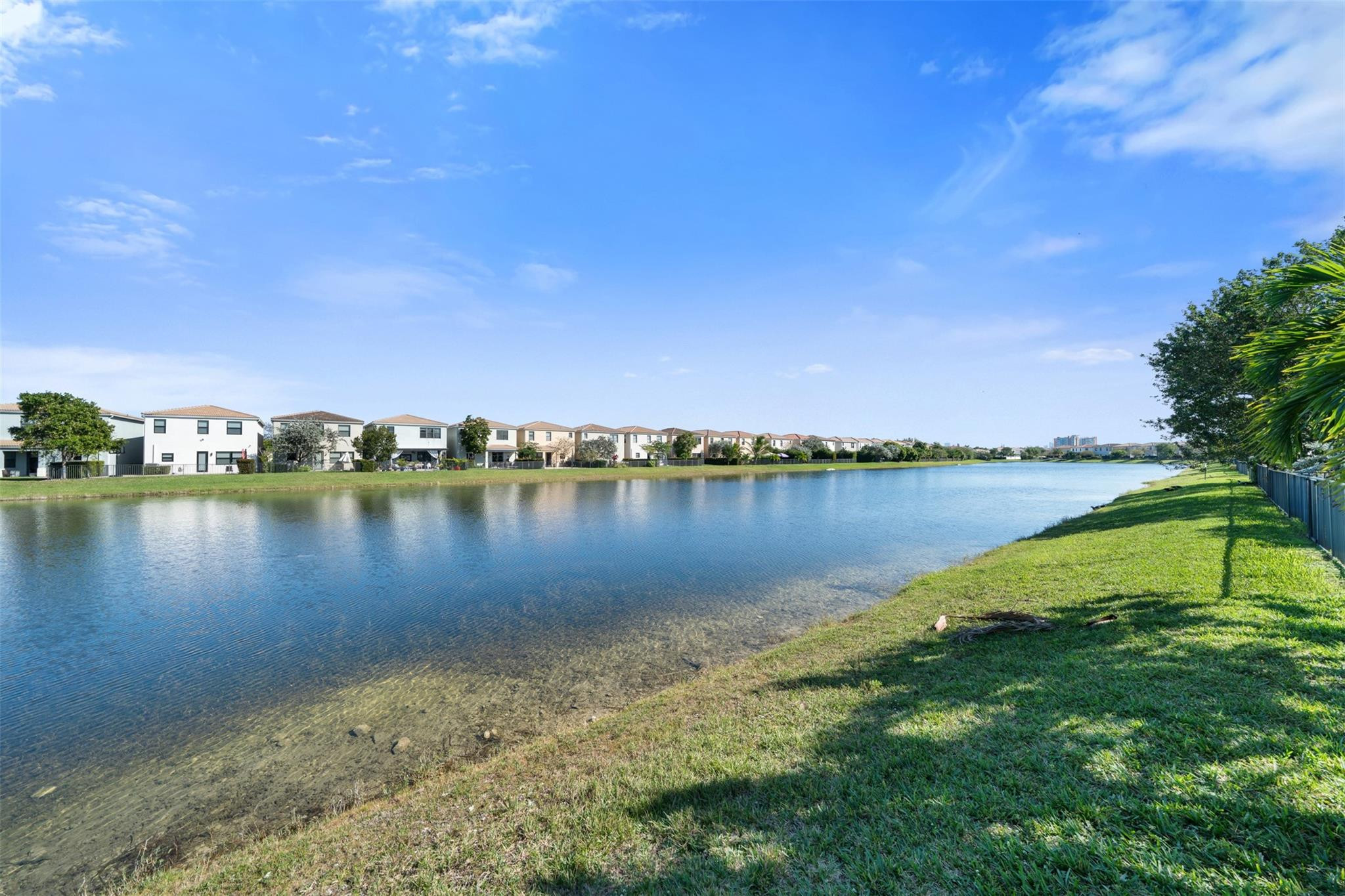 CHAMPION LAKES - Residential