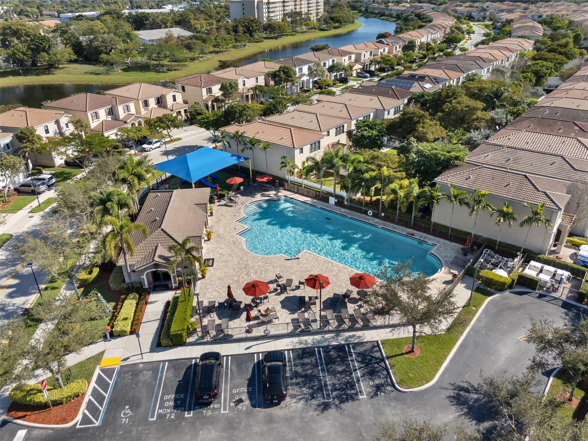 CHAMPION LAKES - Residential