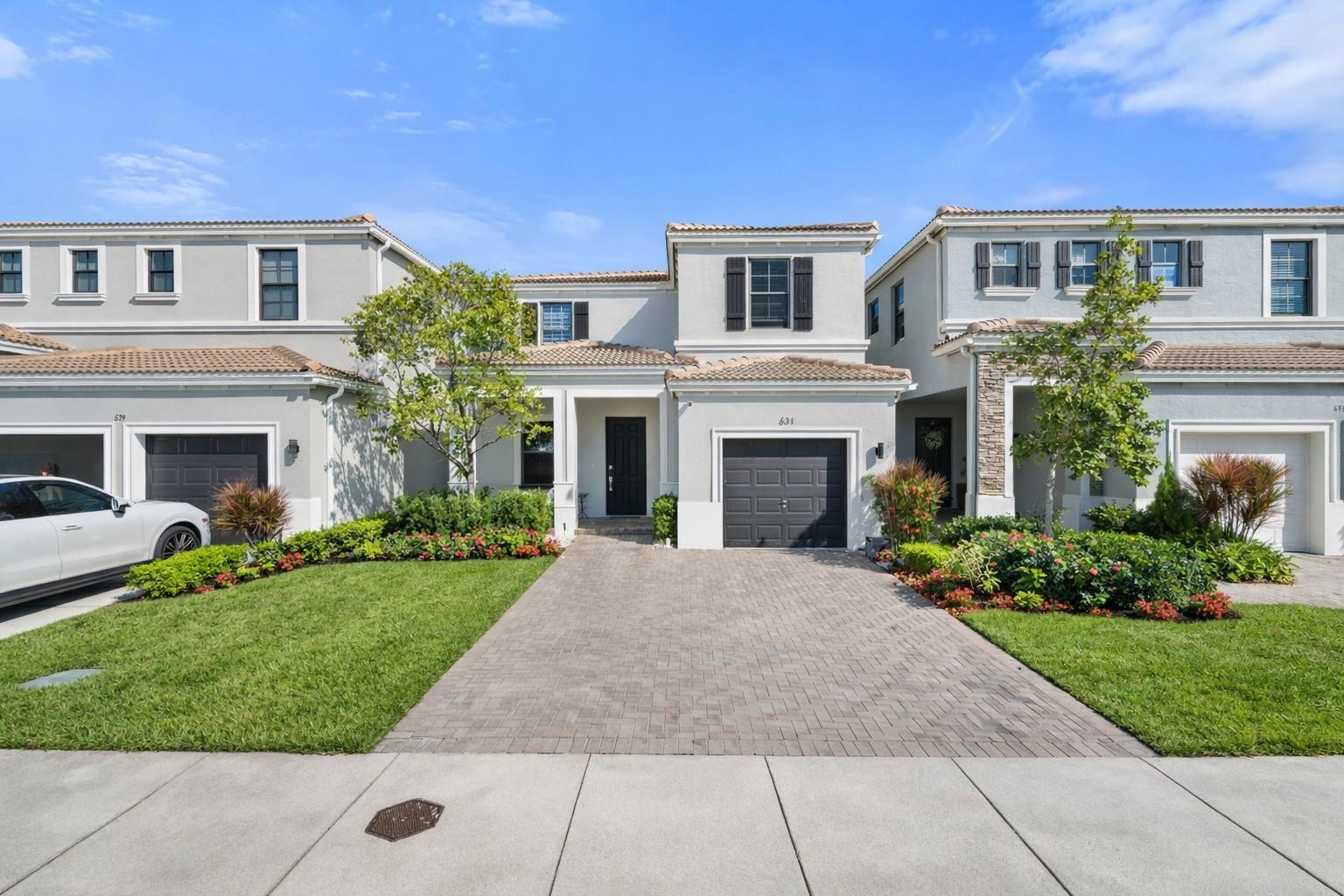 CHAMPION LAKES - Residential