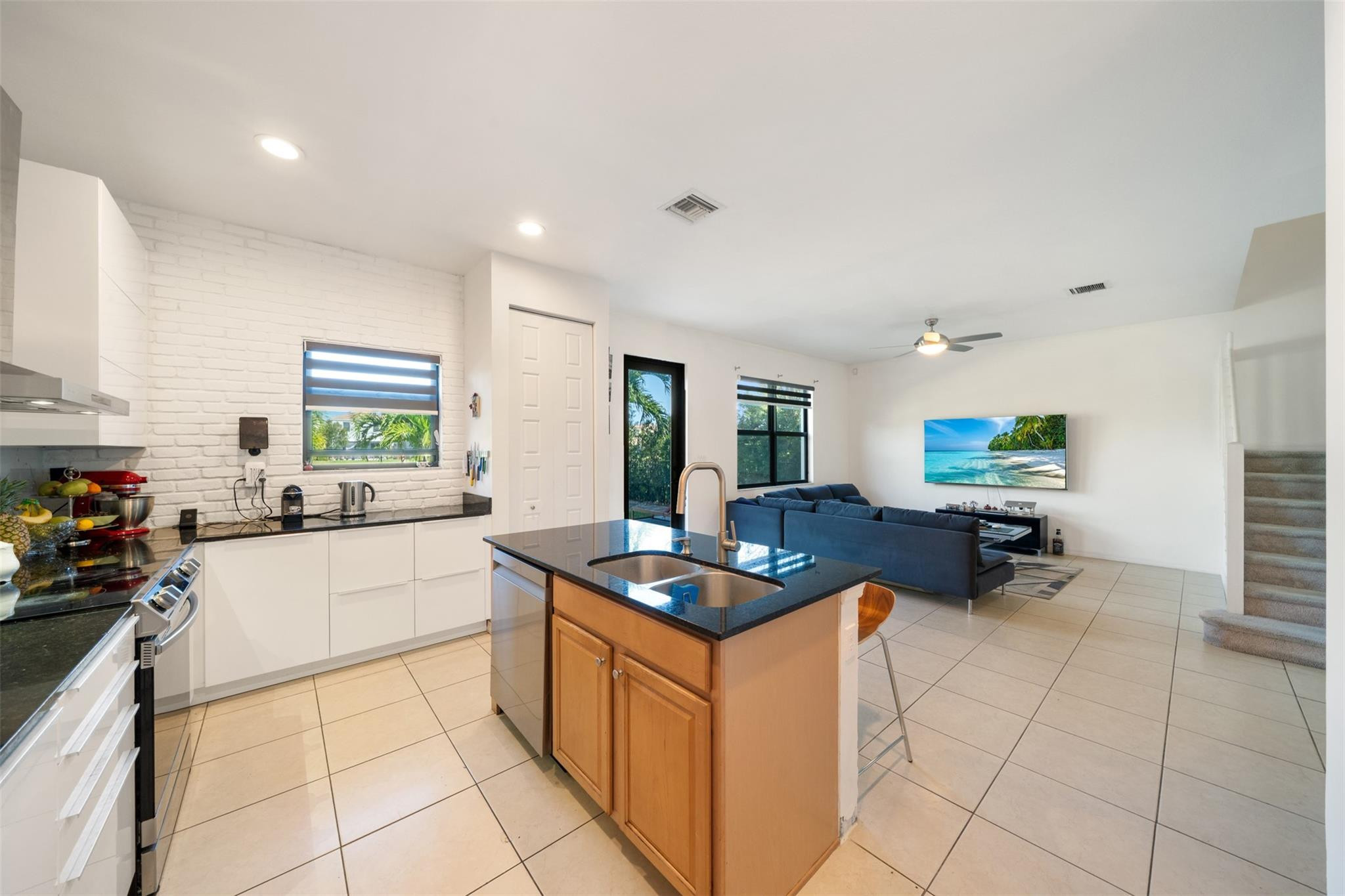 CHAMPION LAKES - Residential