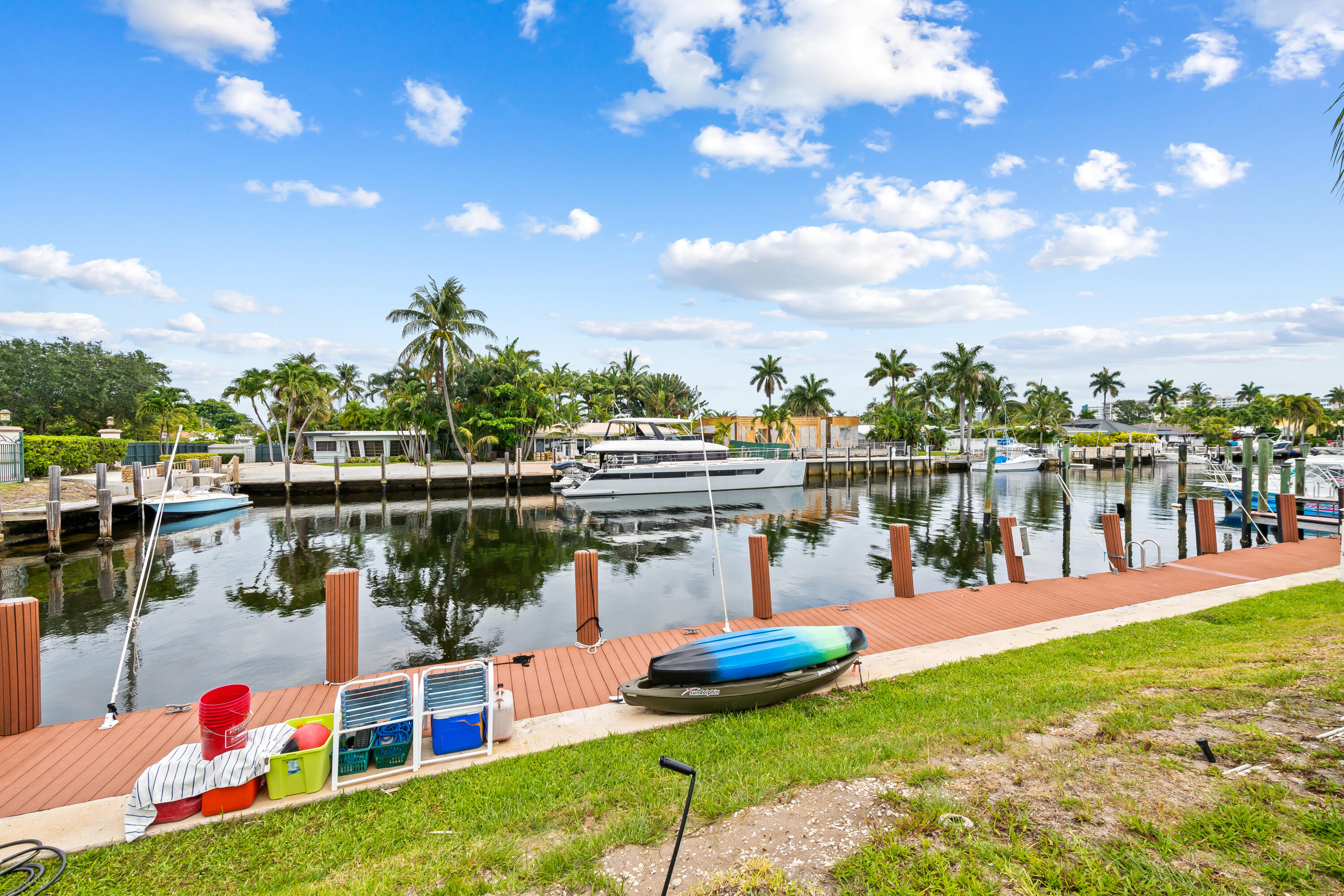 Boater's Opportunity - Dock Up to 35' with No Fixed Bridges! Charming 1-bedroom, 1-bath condo located east of US-1 and just minutes from the beach. Perfect as a full-time residence, seasonal getaway, or investment opportunity. Bring your personal touches and make it your own while enjoying the best of coastal living. Boaters will love the community dock with space for boats up to 35' and quick ocean access via Hillsboro Inlet. Enjoy nearby restaurants, breweries, shopping, and entertainment, plus free beachfront concerts and parks featuring tennis, pickleball, volleyball, and more. A great location with beachside convenience and boating access.
