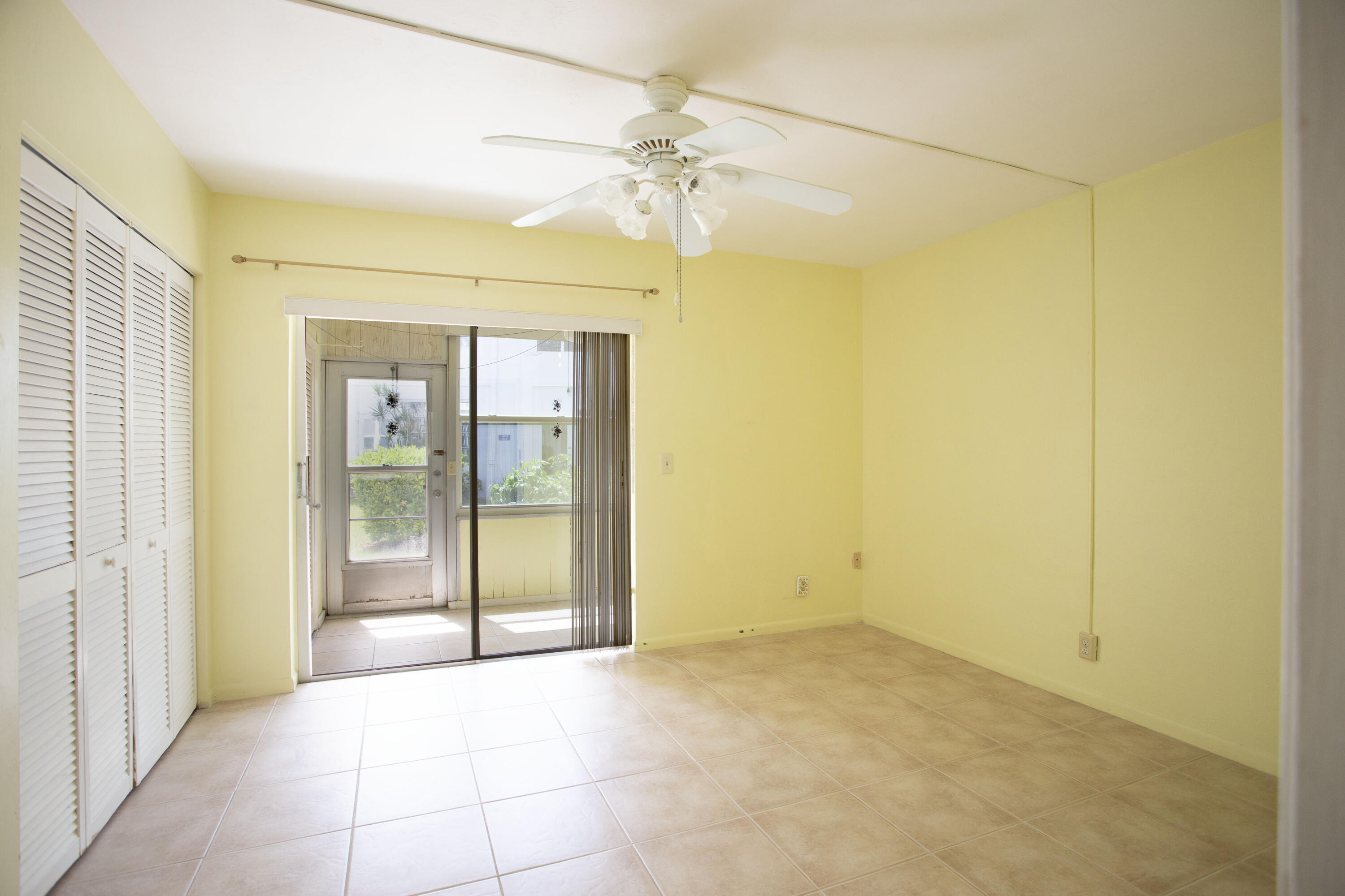 This 1/1 ground floor apartment is a two minute walk to the 6 mile John Prince Park lake trail on that follows the contours of beautiful Lake Osborne.  The Murry Hills community offers a pool, clubhouse, community grill, library, workshop, and other amenities.  The apartment is in good condition and move in ready although some minor repairs would be useful. The buyer might want to paint to colors of their choice or remodel to their taste.  Live close to nature adjacent to John Prince Park and under 15 minutes from the beach. I-95 is a few minutes away.  Central air and heat make for comfortable living.  Live close to nature, shopping, and the beach.  Near the recreation bldg with pool, gyms, pickleball/shuffleboard/bocce ball courts, billiards table/ping pong rooms, library, BBQ area, etc.