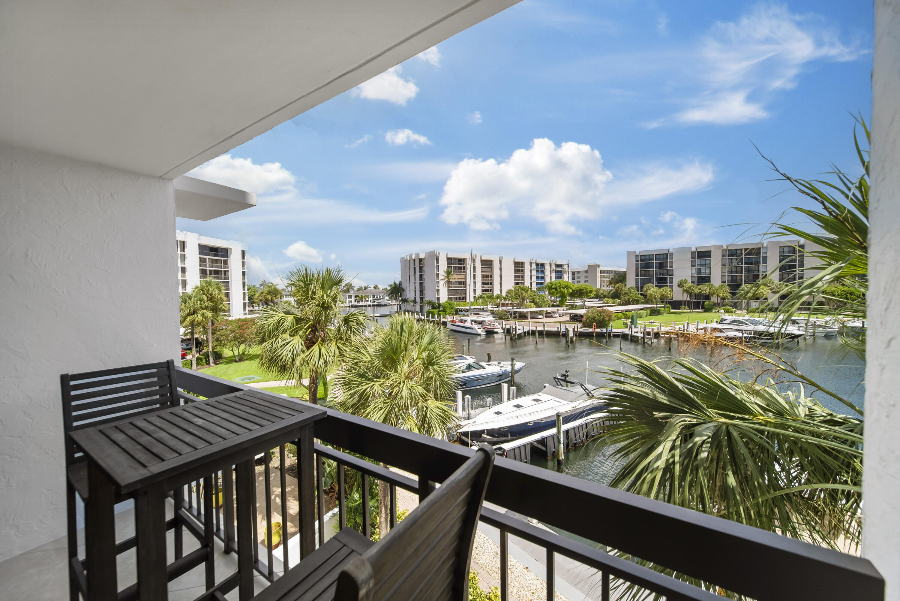 YACHT & RACQUET CLUB OF BOCA RATON CONDO - Residential