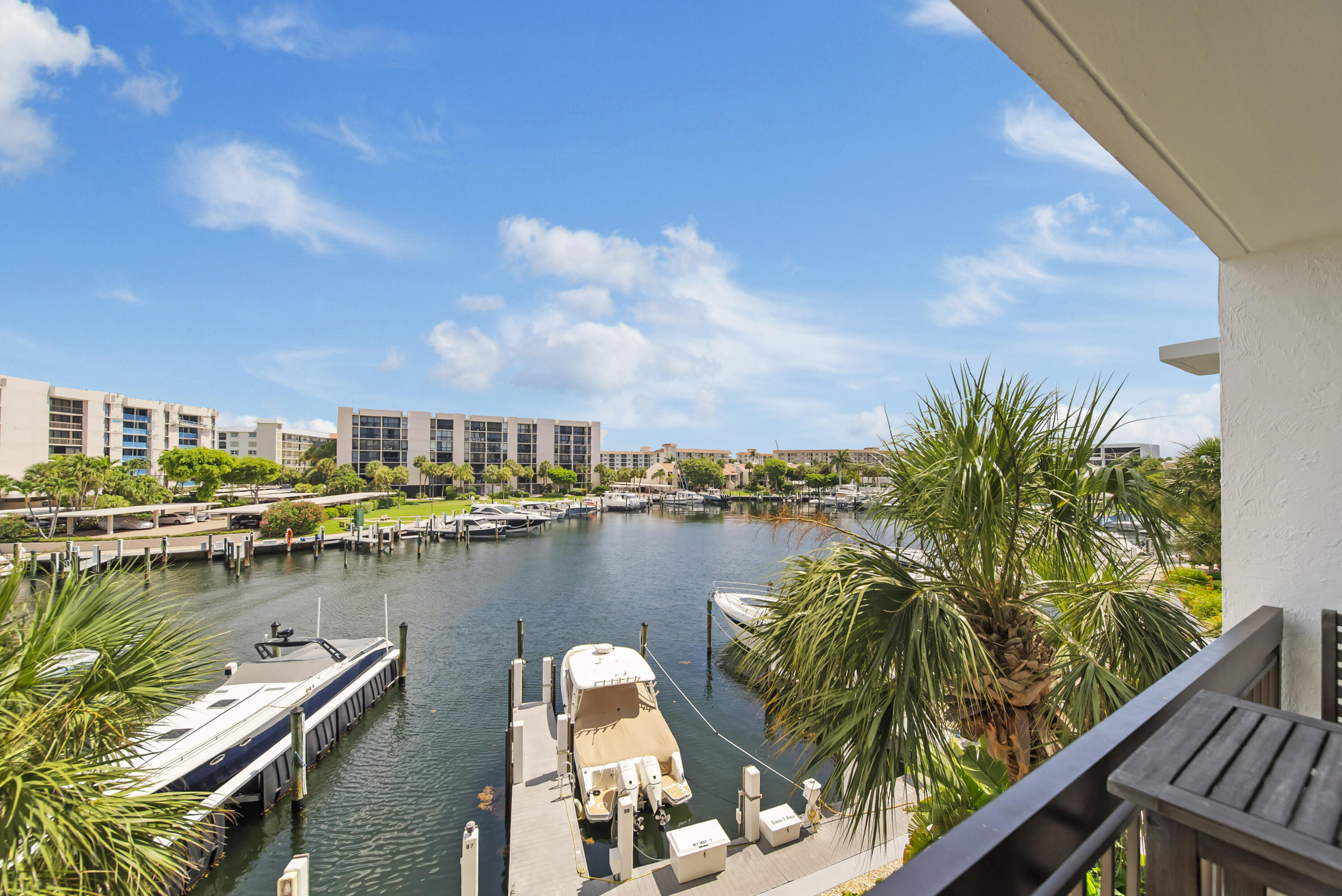 YACHT & RACQUET CLUB OF BOCA RATON CONDO - Residential