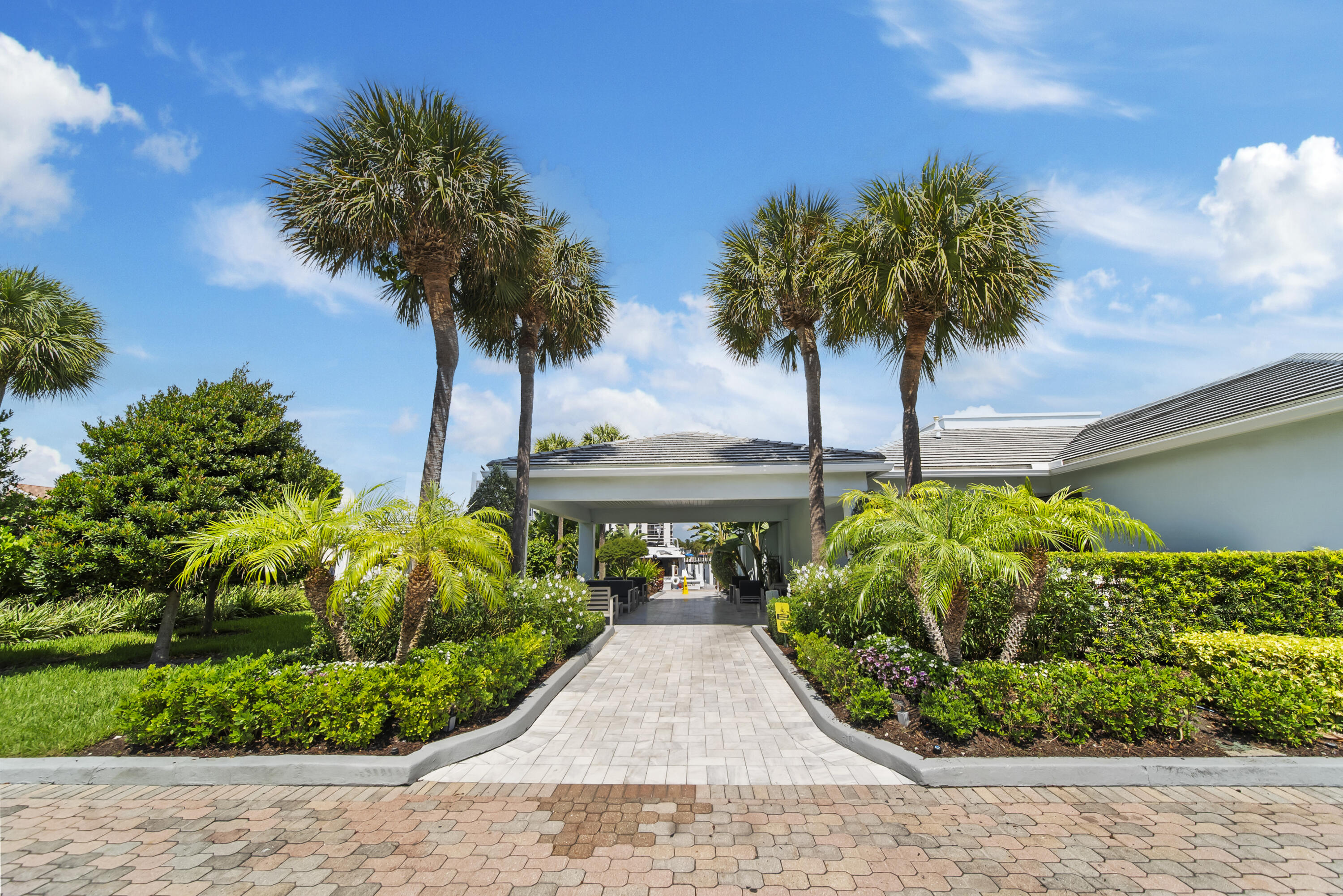 YACHT & RACQUET CLUB OF BOCA RATON CONDO - Residential