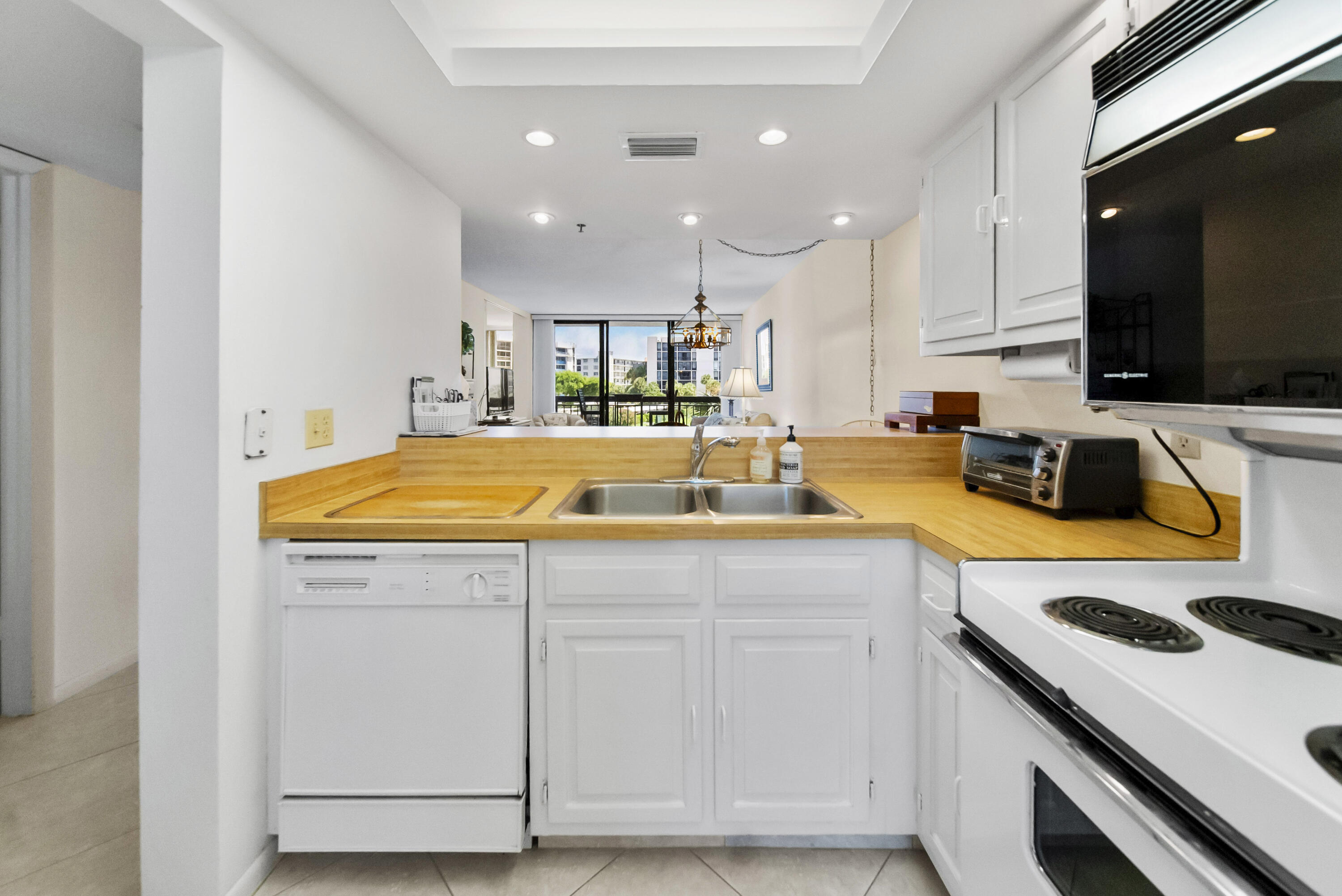 YACHT & RACQUET CLUB OF BOCA RATON CONDO - Residential