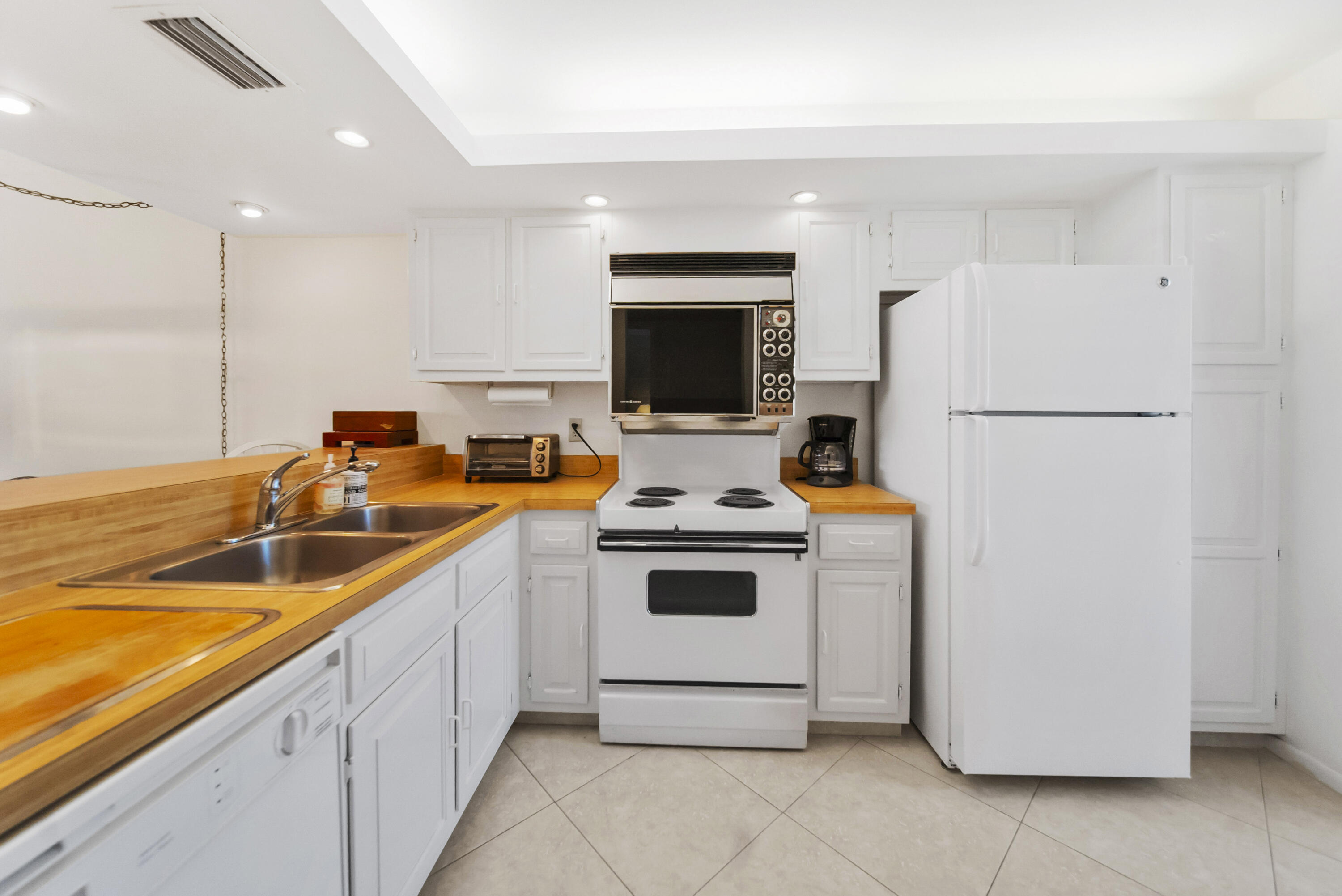 YACHT & RACQUET CLUB OF BOCA RATON CONDO - Residential