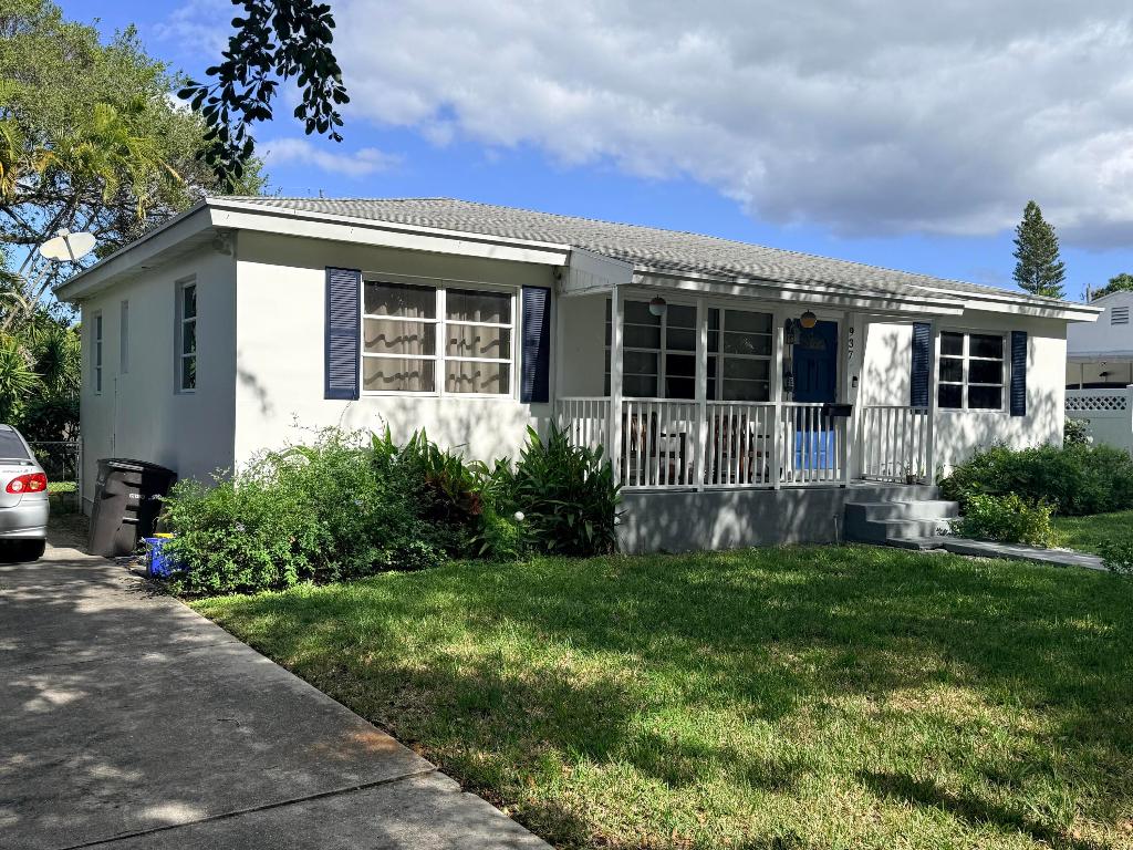 Large buildable lot ( 70 ft x 124 ft ) in beautiful Pineapple Park neighborhood. Walking distance to Howard Park, Rosemary Square and the restaurants, shops, and amenities of downtown West Palm Beach. The lot is zoned Single Family High Density which allows for an accessory dwelling unit such as a mother in law cottage or garage apartment and is not in a historic district which gives you maximum flexibility to design and build your dream home There are many new homes under construction or recently completed in the neighborhood. This is as close as you can get to downtown West Palm Beach without being subject to the building restrictions of a historic district . There is currently a charming 3 bedroom 2 bath 1300 square foot concrete block house on the lot , it is tenant occupied by a wond