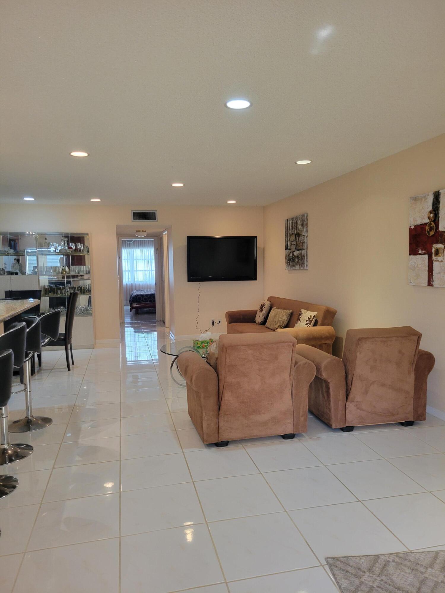 HIGH POINT OF DELRAY WEST CONDO SEC 1&2 - Residential Lease