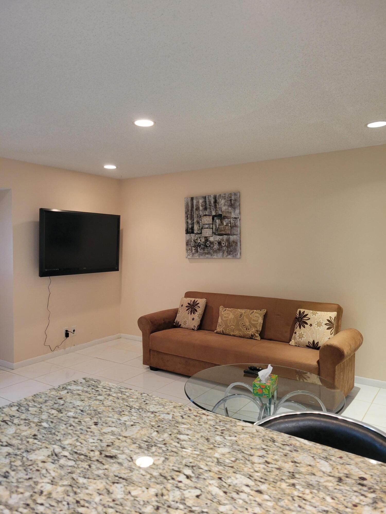 HIGH POINT OF DELRAY WEST CONDO SEC 1&2 - Residential Lease