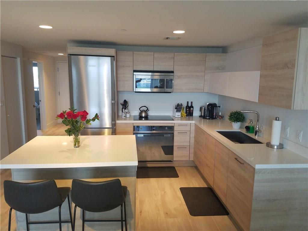 THE HARBOUR SOUTH CONDO - Residential