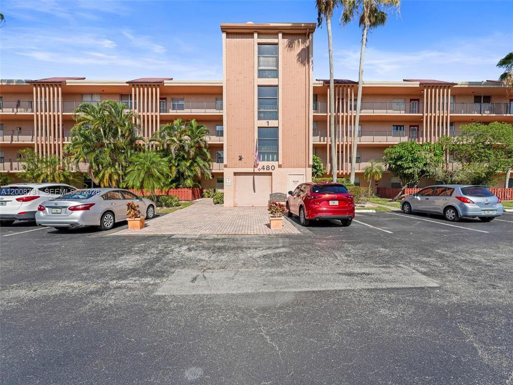 ***SELLER CREDIT OF $3K ! VA APPROVED. NEEDS SOME TLC. MOTIVATED SELLERS! Split Floor Plan. Primary has Walk in Closet & Access to Oversized Screened Balcony. Storage Area, Mailbox & Clubhouse Steps Away. Heated Pool, Pickleball, Shuffleboard, Sauna, Fitness room, Billiards, & BBQ Pavilion. Close to Public Transportation, Banks, and Publix is Just Steps Away. 2 Pets (Dogs, Cats or Birds) Max 20 lbs Each. No Leasing 1st Year Owned; Then Minimum 90 days, 2 Times a Year. No Trucks, Boats, Trailers or Campers and At Least 1 Occupant Must Be 55. Minimum Credit Score 650 - Minimum Income Requirement $40,000.