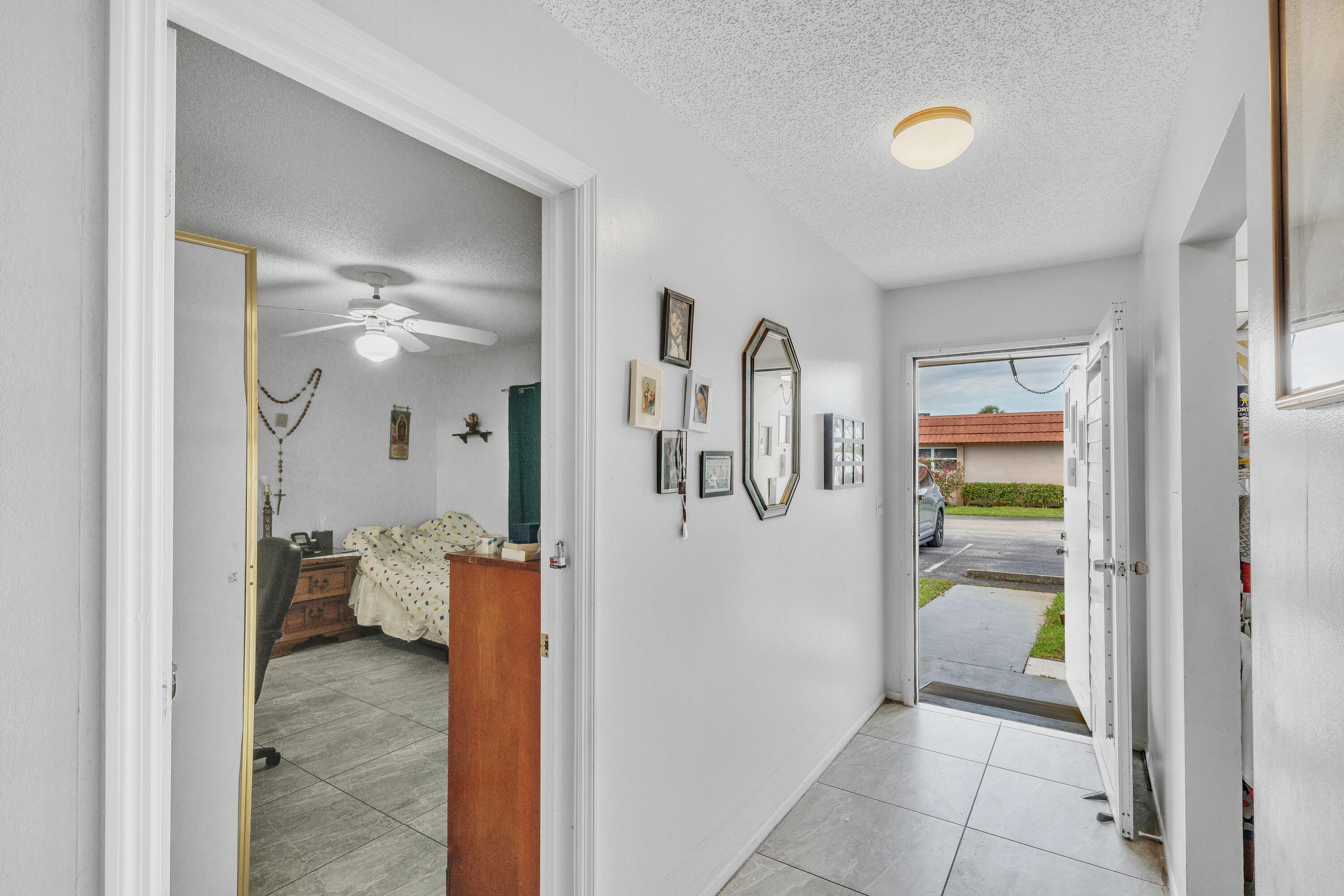 CRESTHAVEN CONDO TOWNHOMES SEC 2 - Residential