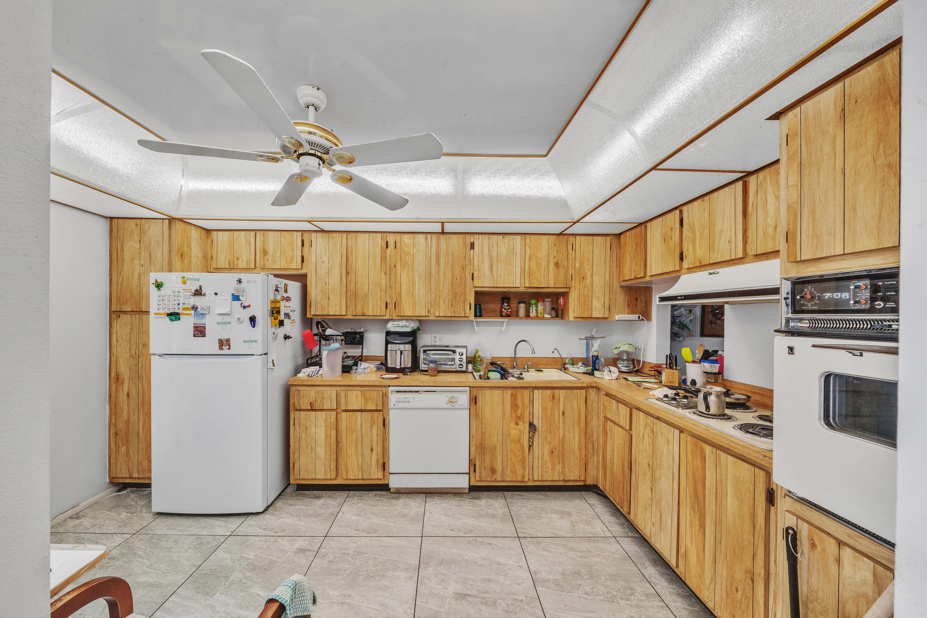 CRESTHAVEN CONDO TOWNHOMES SEC 2 - Residential