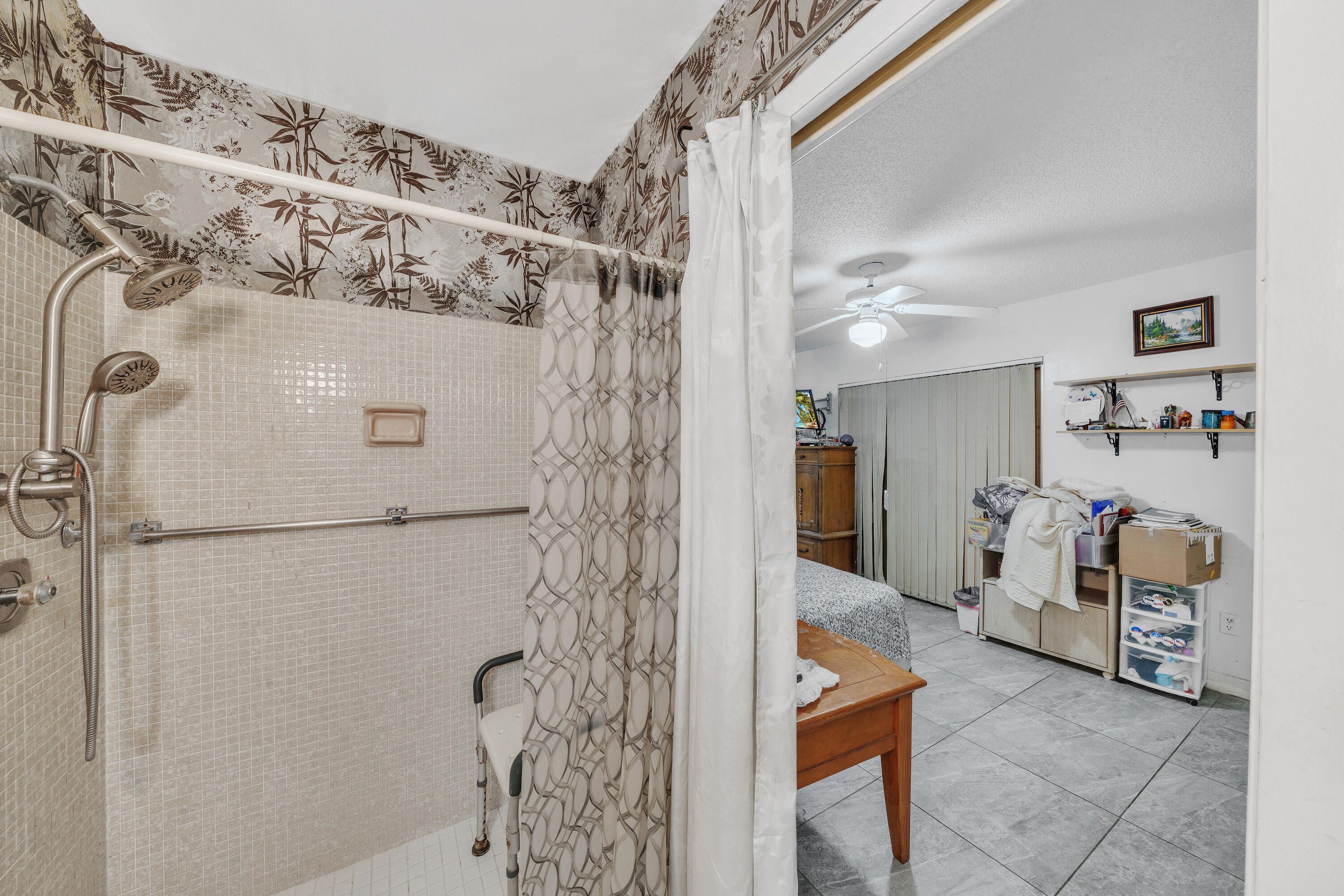 CRESTHAVEN CONDO TOWNHOMES SEC 2 - Residential