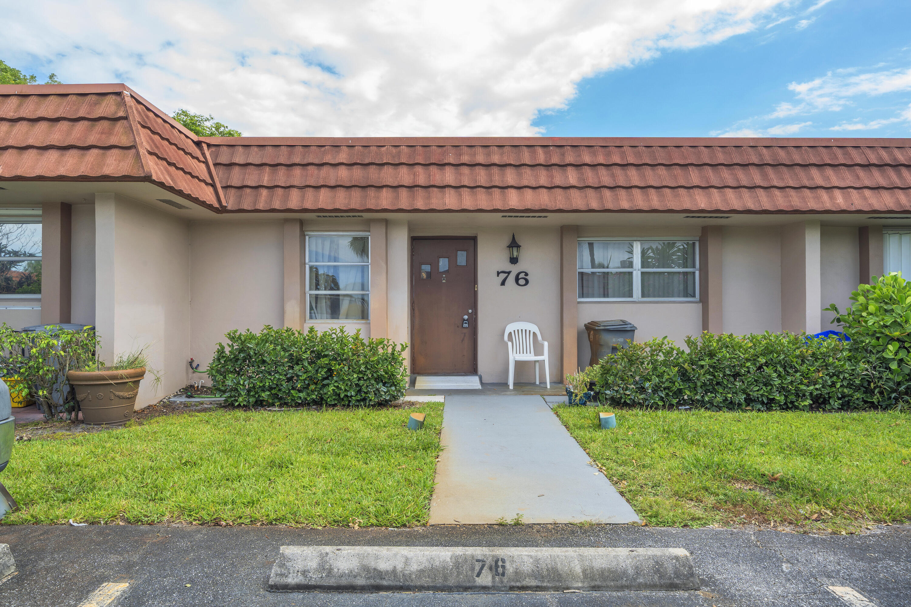 CRESTHAVEN CONDO TOWNHOMES SEC 2 - Residential