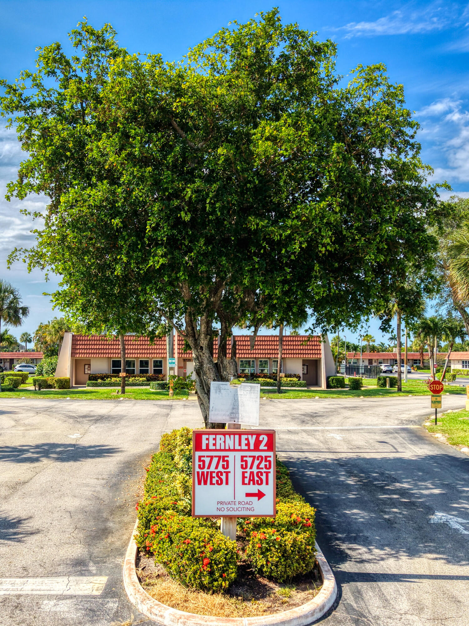 CRESTHAVEN CONDO TOWNHOMES SEC 2 - Residential
